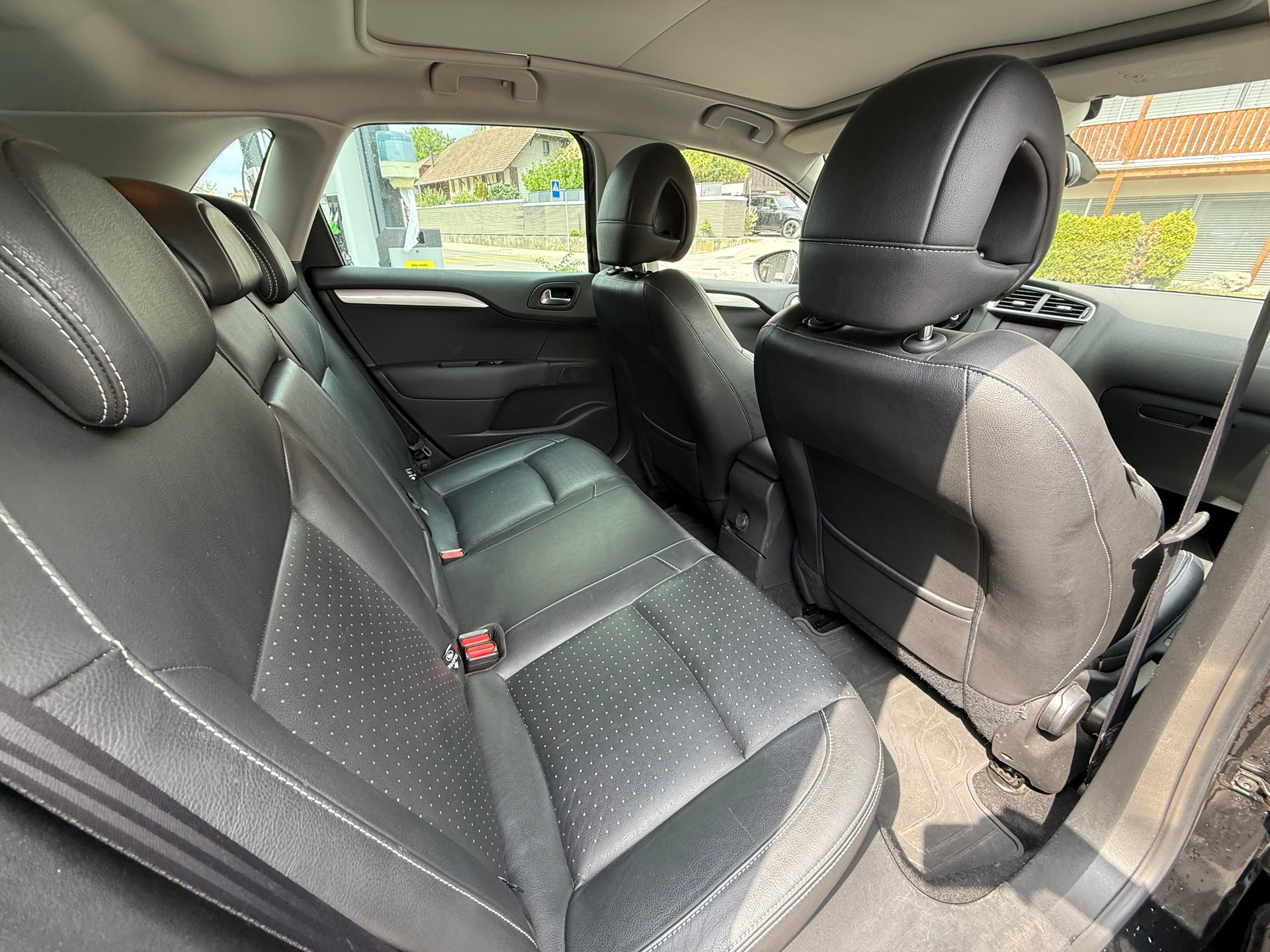 CITROEN C4 Berline 1.6 e-HDi Edition EGS6-image-11
