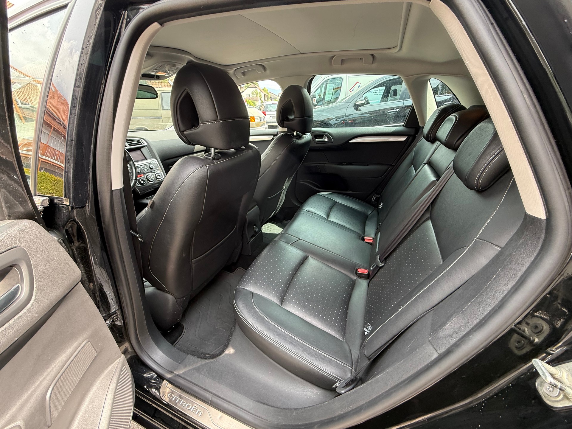 CITROEN C4 Berline 1.6 e-HDi Edition EGS6-image-9