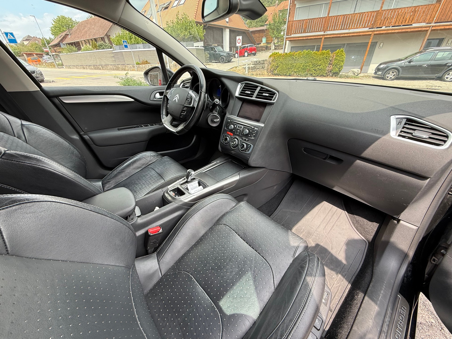 CITROEN C4 Berline 1.6 e-HDi Edition EGS6-image-10