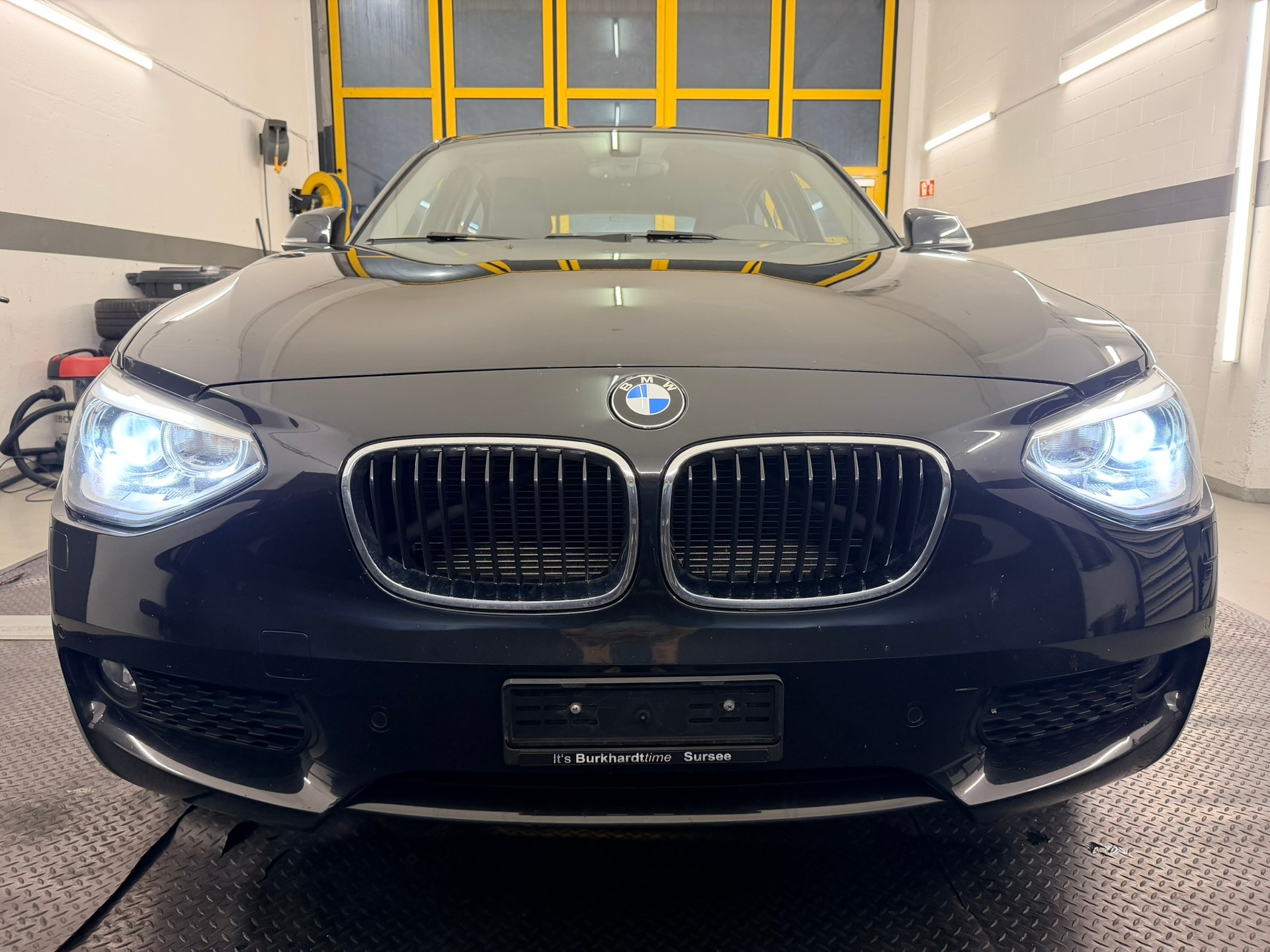 BMW 116i Sport Line Steptronic-showroom-element-1