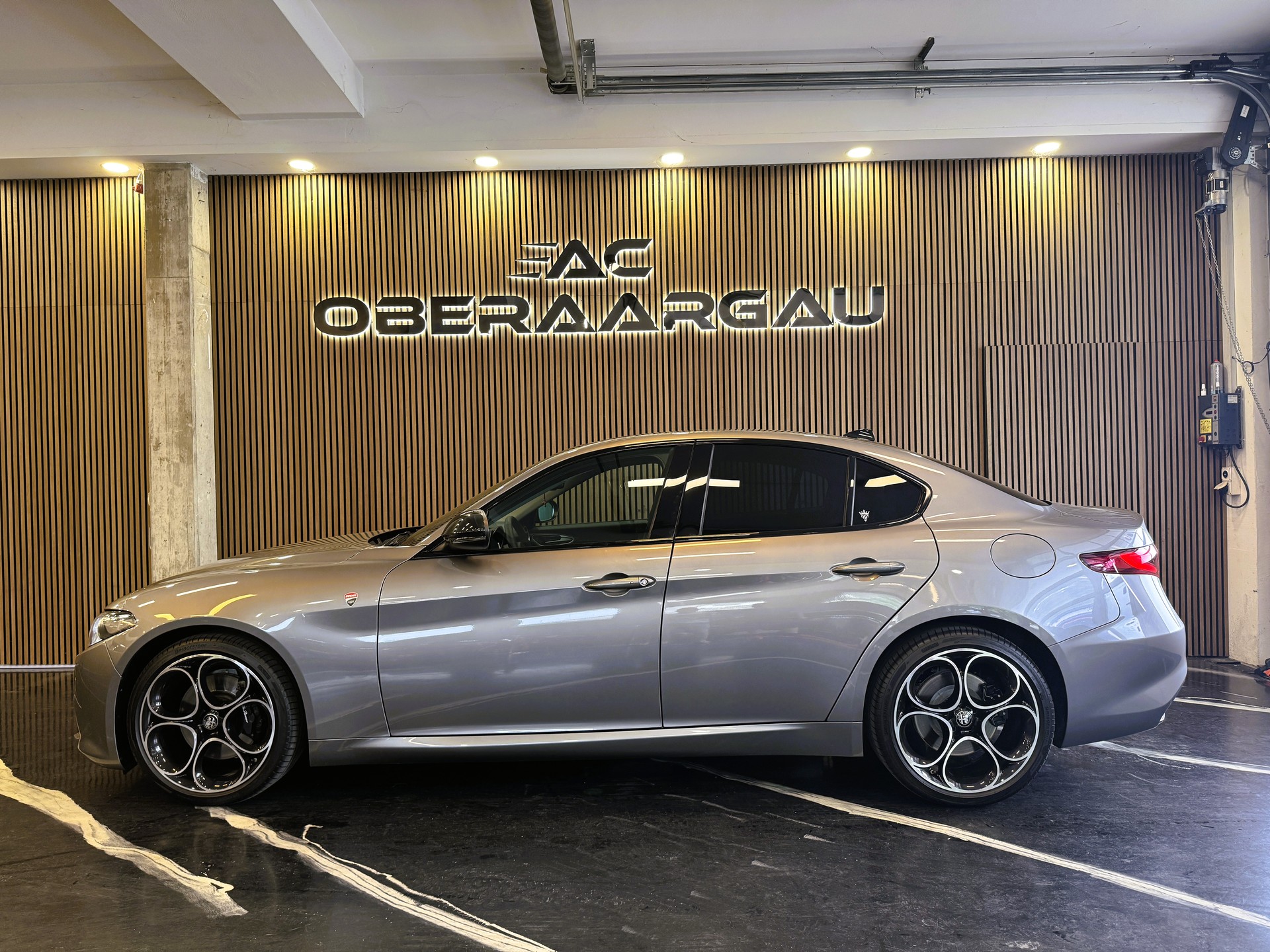 ALFA ROMEO Giulia 2.0 B-Tech Automatic-showroom-element-2