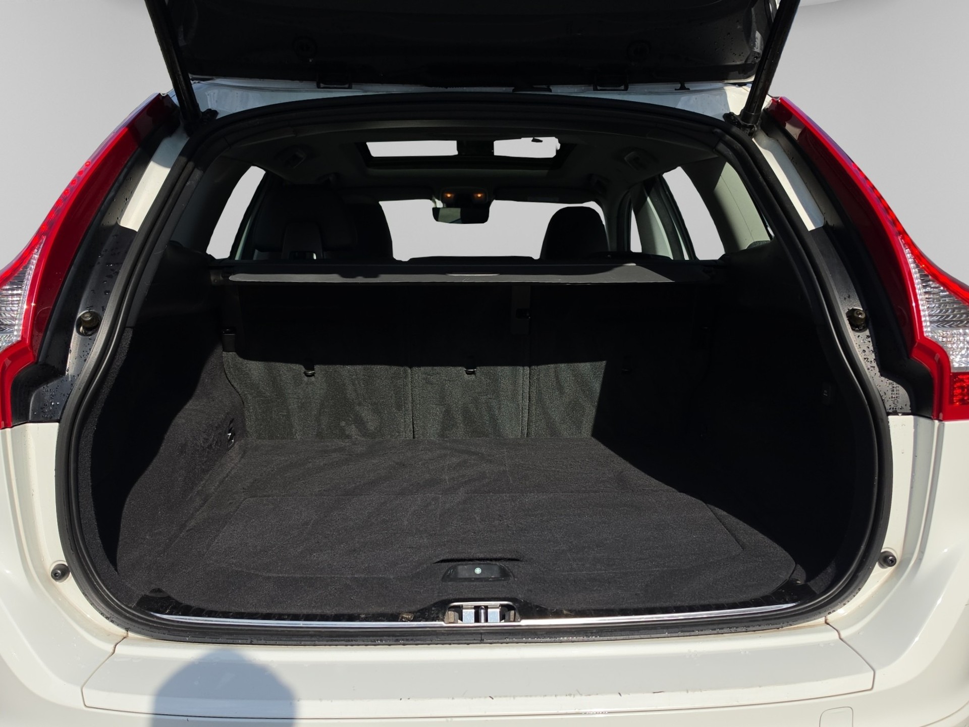 VOLVO XC60 2.4 D5 Summum AWD S/S-image-15