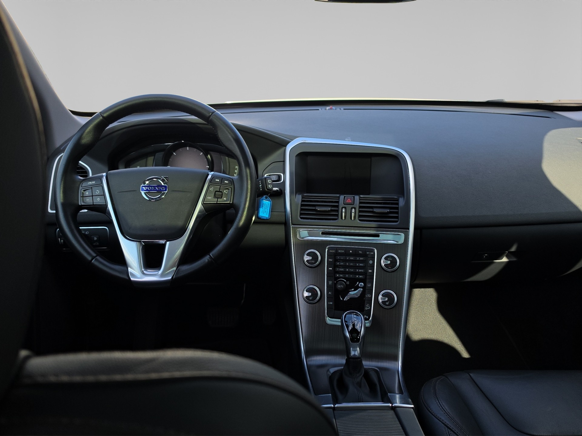 VOLVO XC60 2.4 D5 Summum AWD S/S-image-10