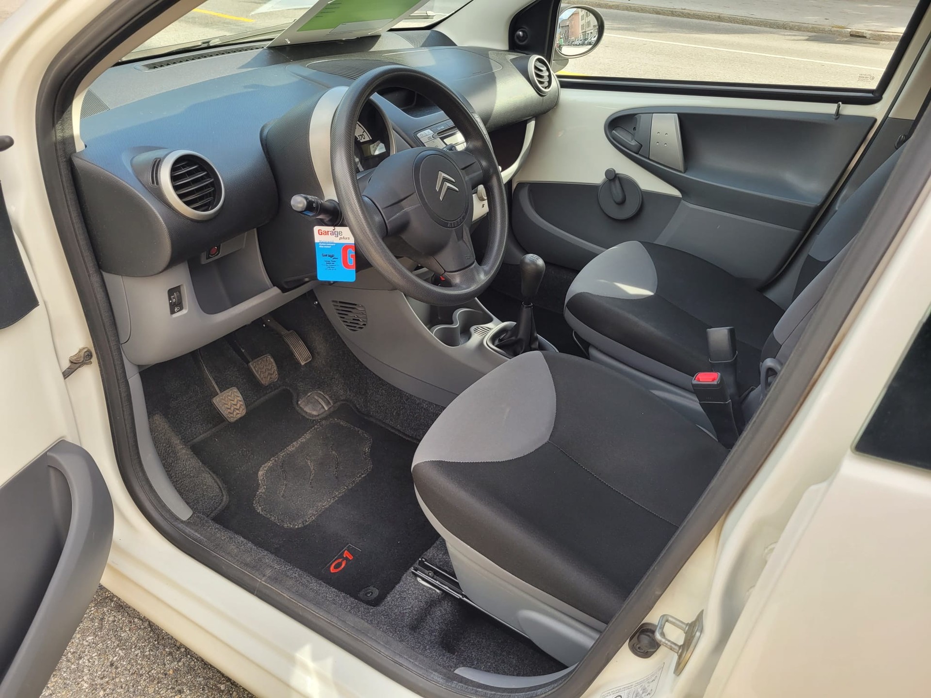 CITROEN C1 1.0i Séduction-image-8