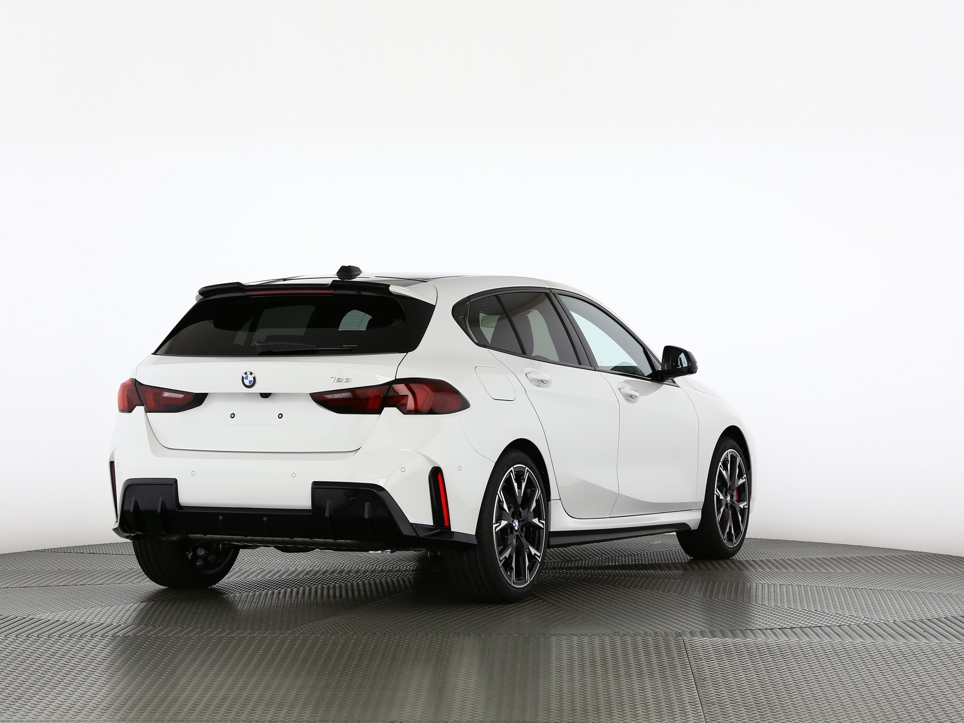 BMW 123 xDrive-showroom-element-1