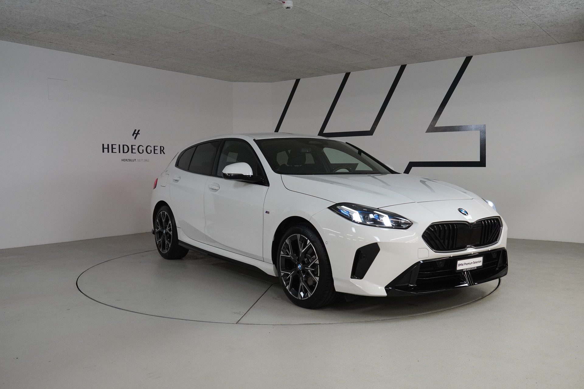 BMW 120d M Sport Steptronic-showroom-element-2