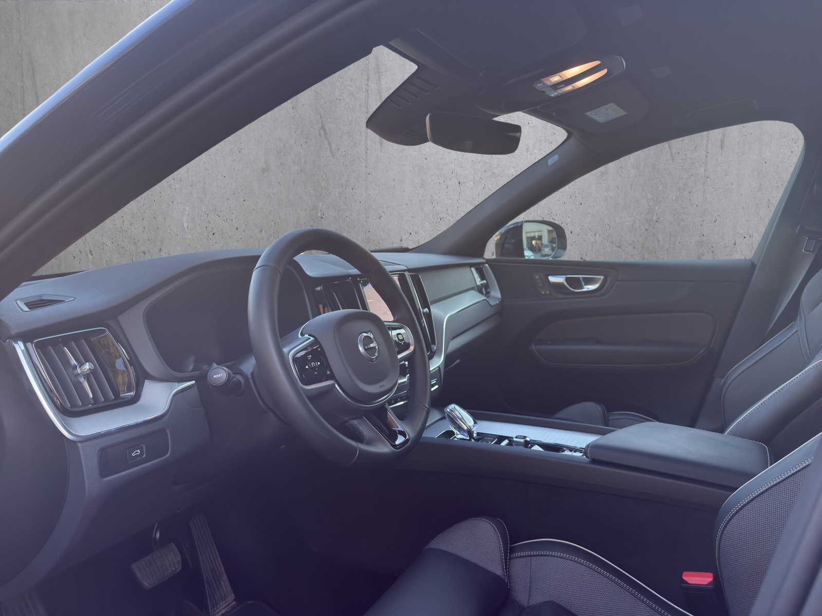 VOLVO XC60 B5 Benzin Mild Hybrid AWD Plus Dark Geartronic-image-7