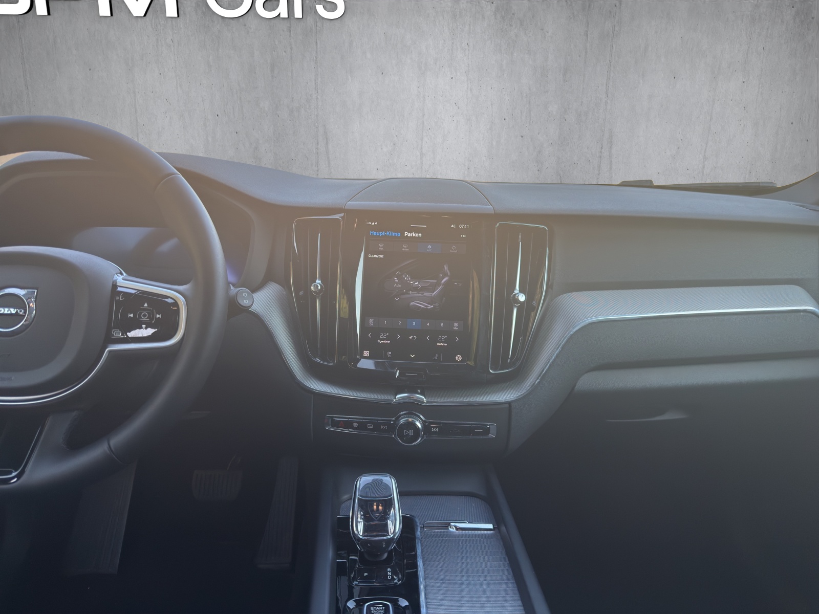 VOLVO XC60 B5 Benzin Mild Hybrid AWD Plus Dark Geartronic-image-10