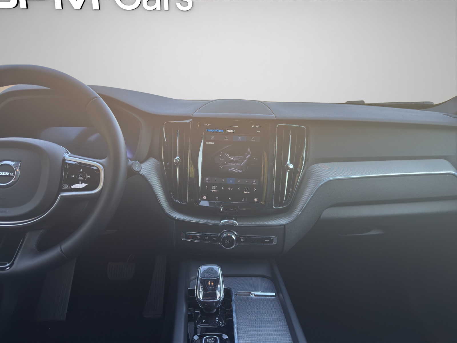 VOLVO XC60 B5 Benzin Mild Hybrid AWD Plus Dark Geartronic-image-10