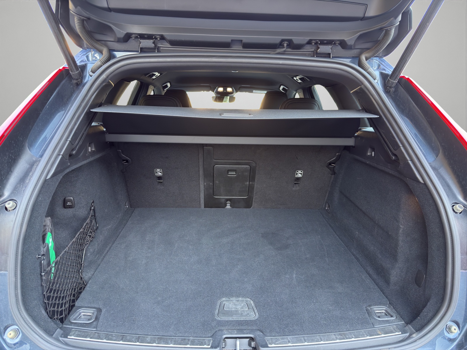 VOLVO XC60 B5 Benzin Mild Hybrid AWD Plus Dark Geartronic-image-13
