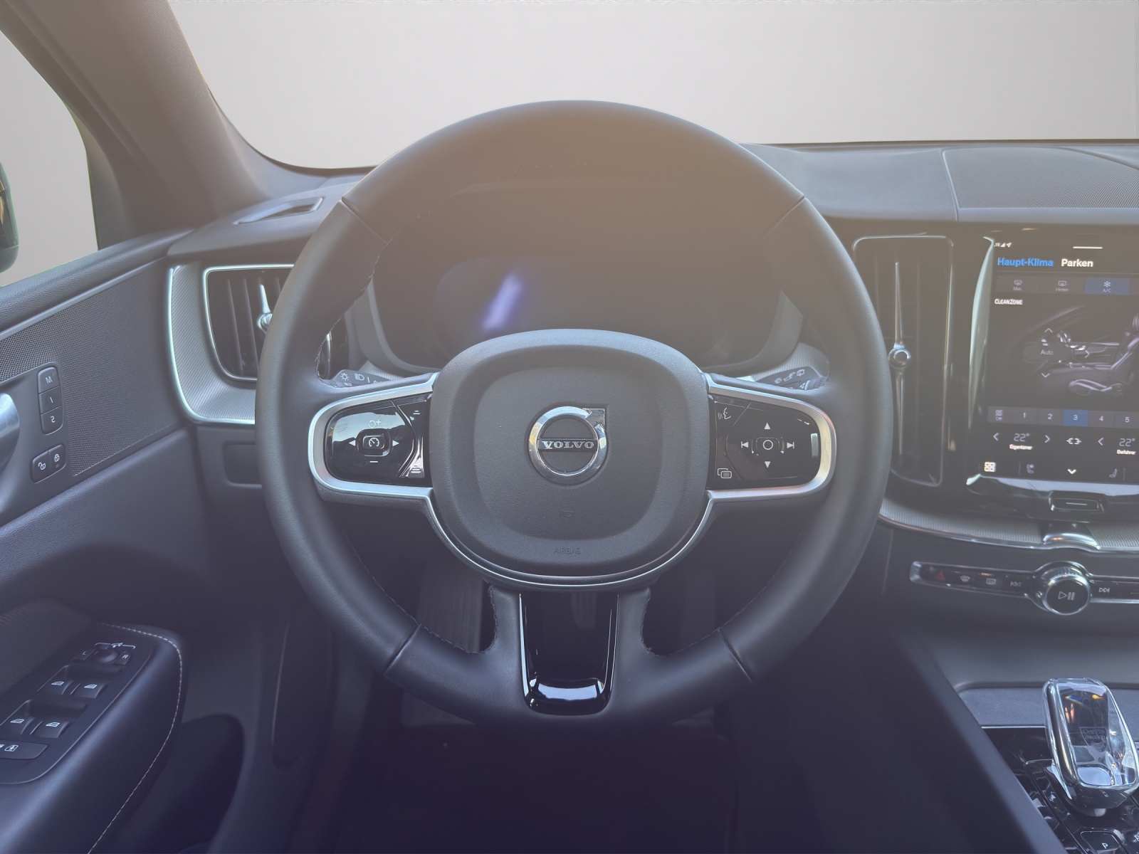 VOLVO XC60 B5 Benzin Mild Hybrid AWD Plus Dark Geartronic-image-9