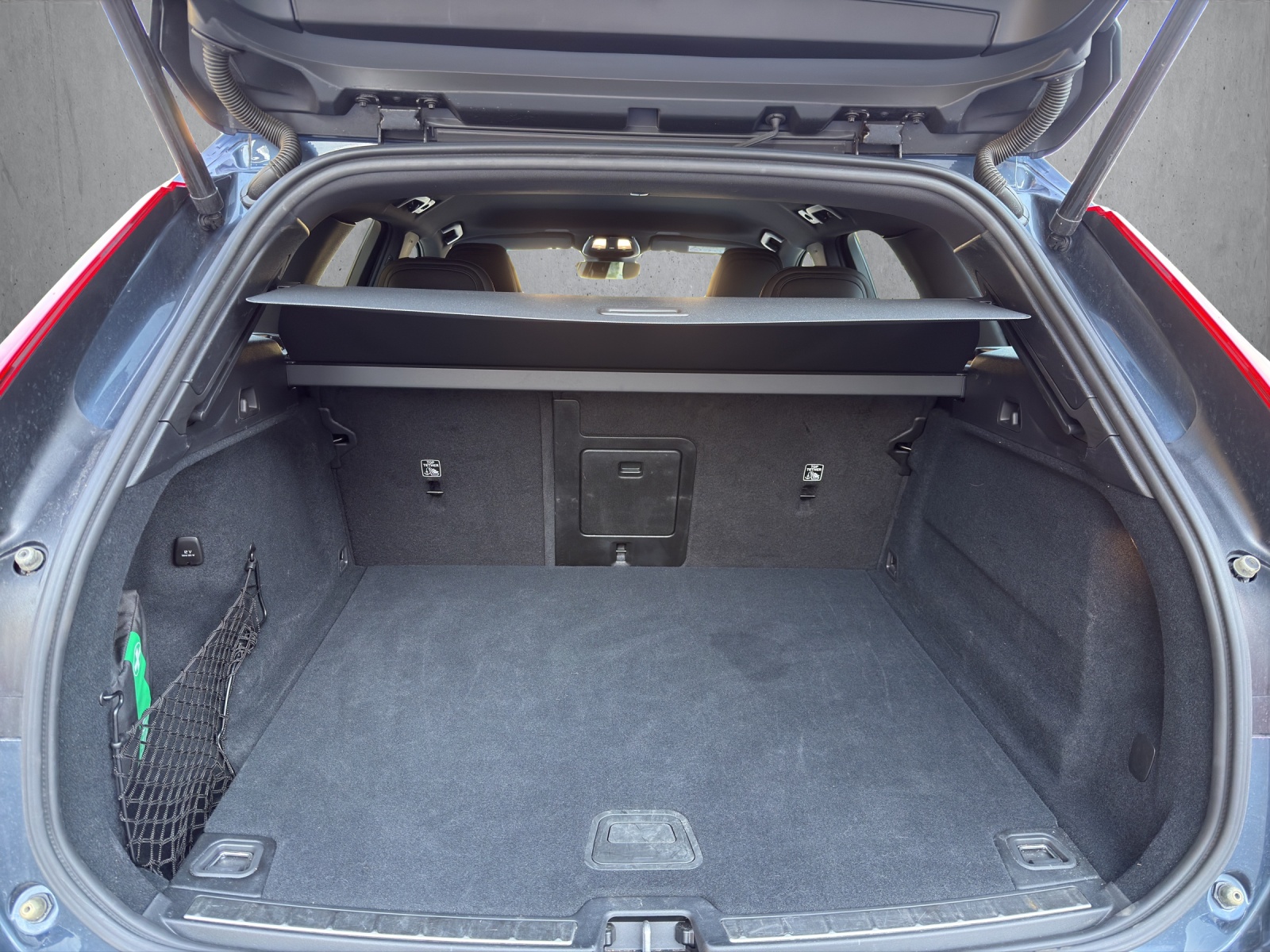 VOLVO XC60 B5 Benzin Mild Hybrid AWD Plus Dark Geartronic-image-13