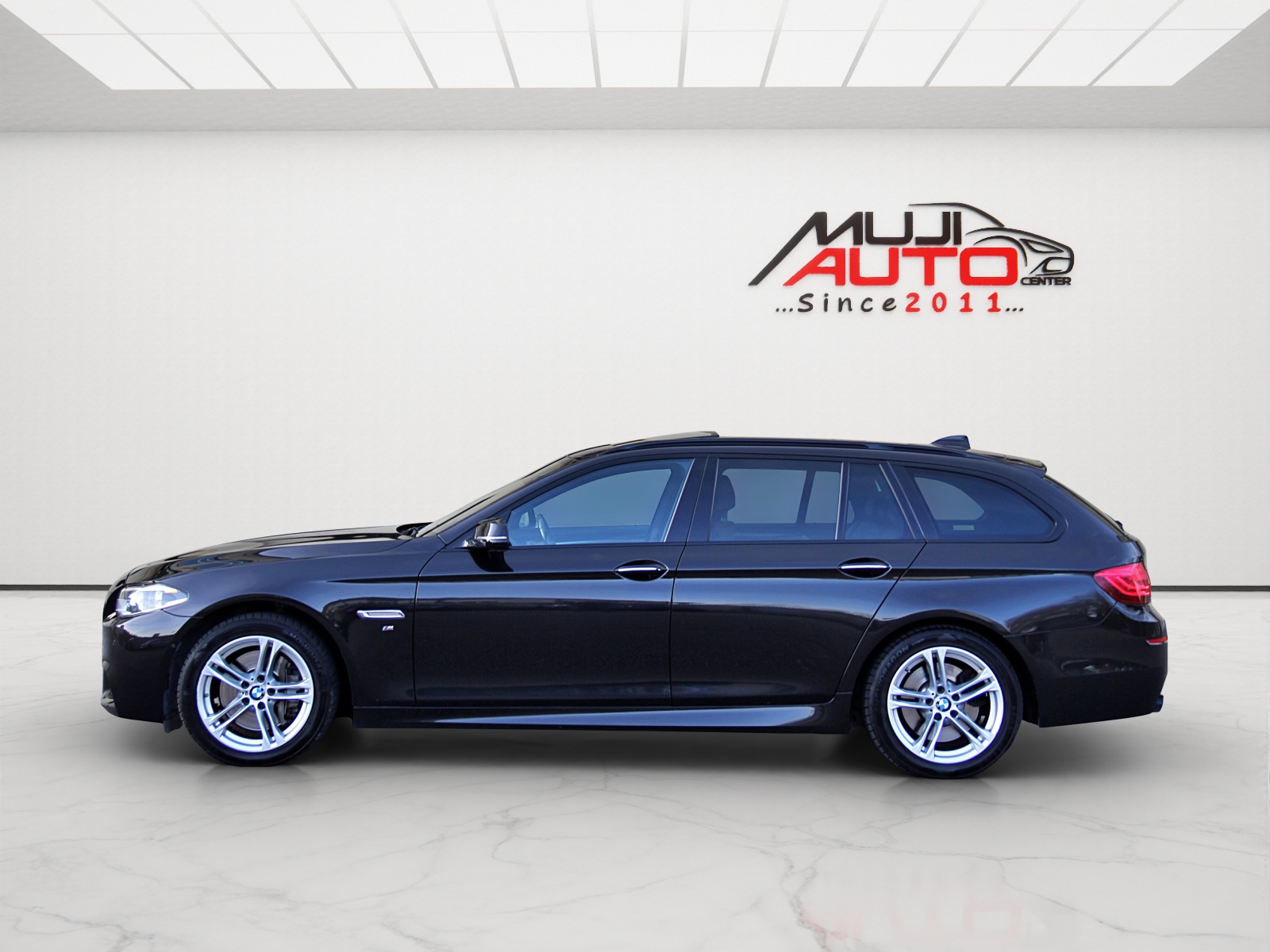 BMW 535d Touring xDrive M-Paket Platinum Sport Edition-showroom-element-1