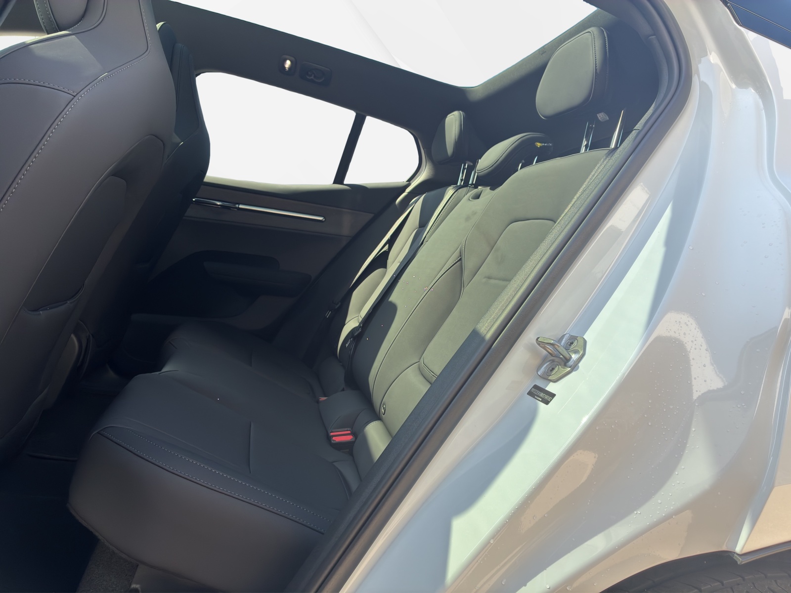 VOLVO EX 30 E60 Twin Ultra Performance Sw. Black Ed. AWD-image-13