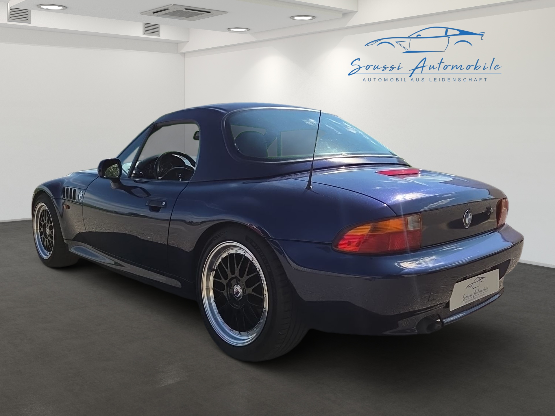 BMW Z3 1.9i Roadster-showroom-element-3