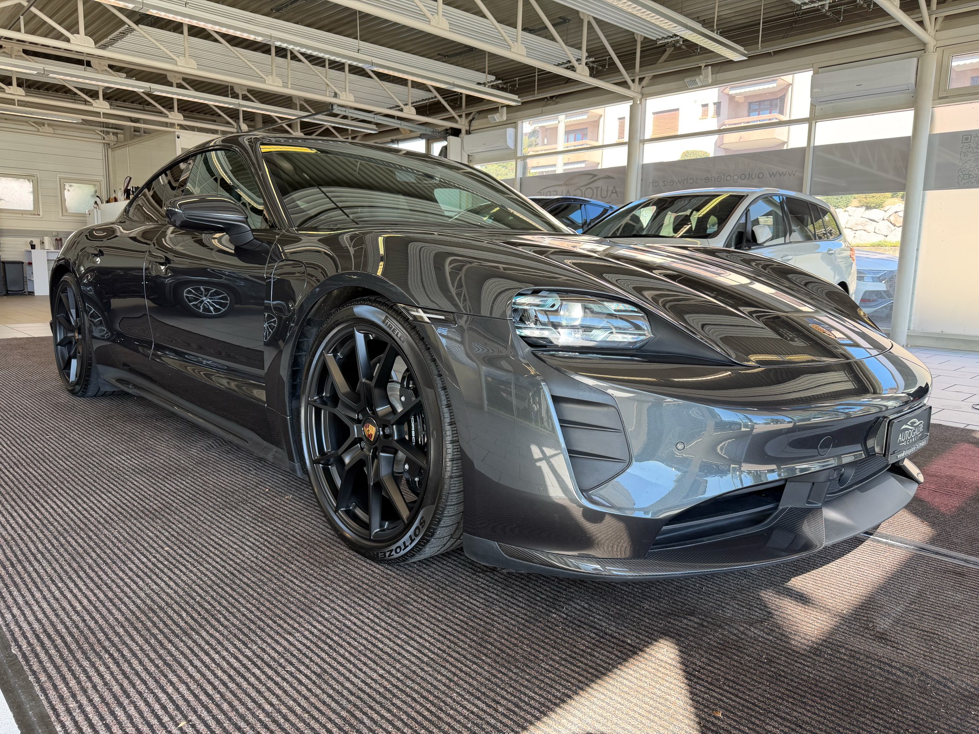 PORSCHE Taycan GTS | CH Swiss | Carbon | LED-Matrix | InnoDrive | 21" | 5 Sitzer | Panorama | PORSCHE GARANTIE |-image-36