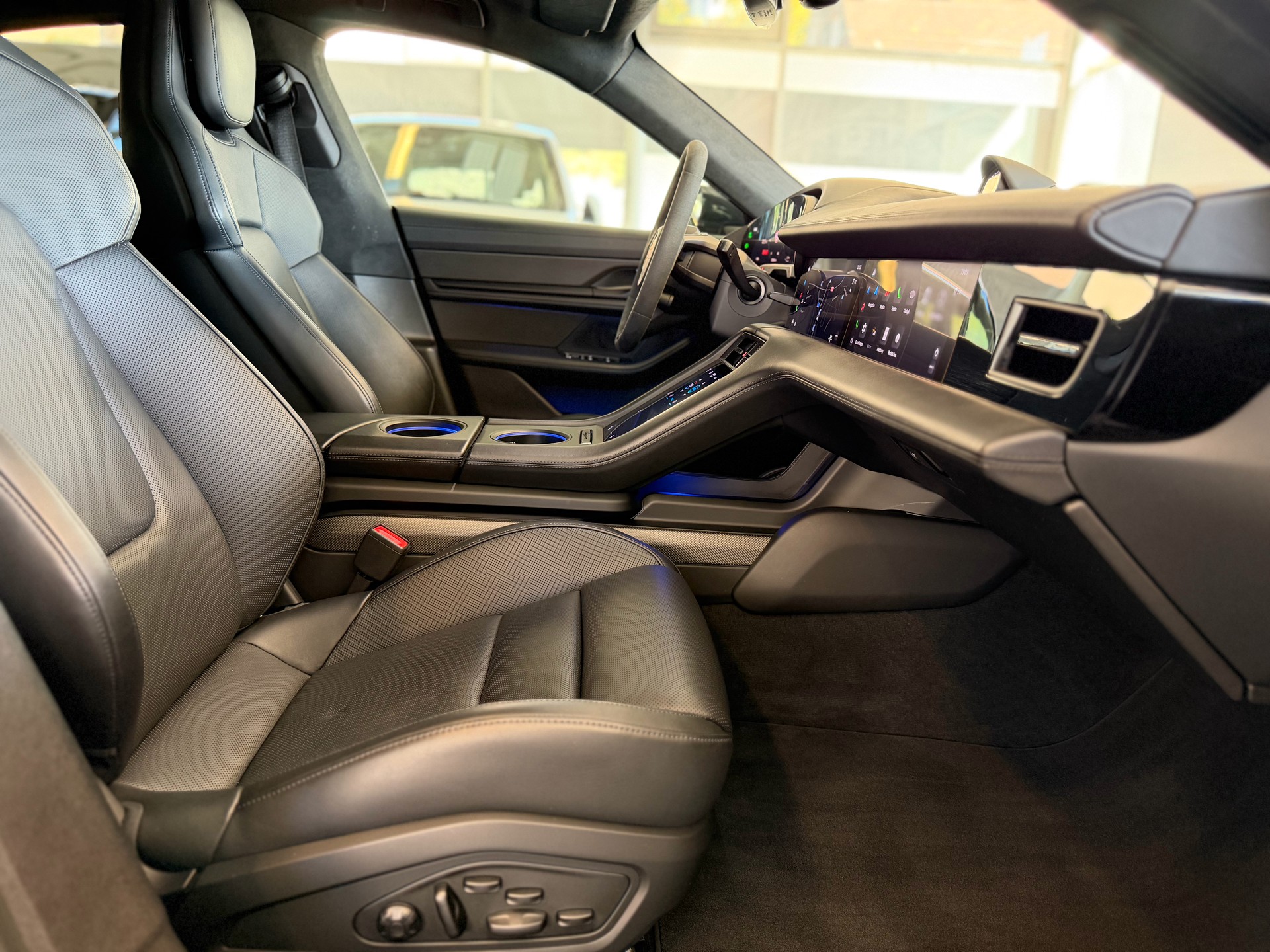 PORSCHE Taycan GTS | CH Swiss | Carbon | LED-Matrix | InnoDrive | 21" | 5 Sitzer | Panorama | PORSCHE GARANTIE |-image-32