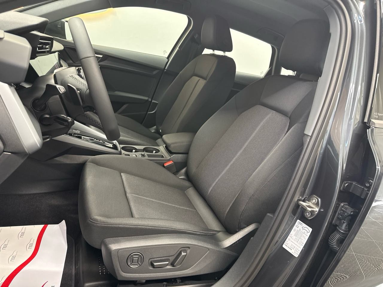 AUDI A3 Sportback 35 TFSI Attraction S-tronic-showroom-element-3