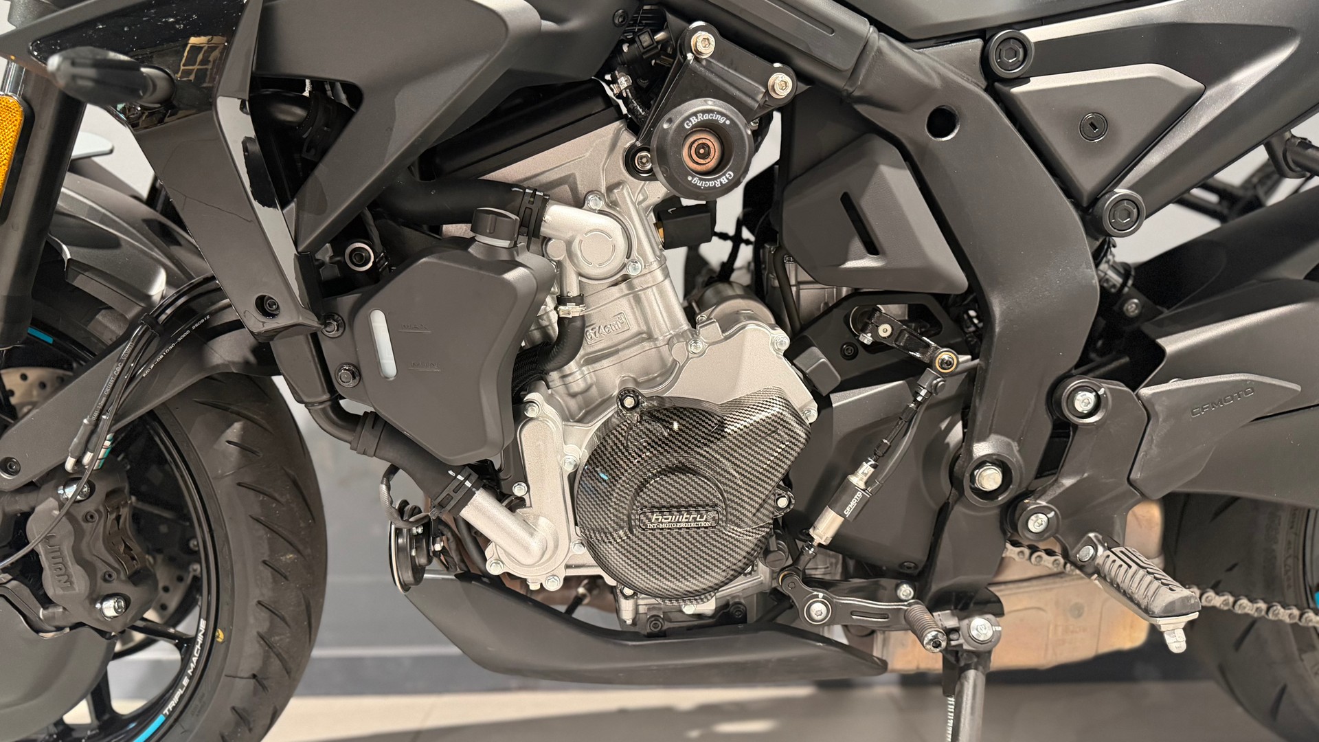 CF MOTO 675 NK 35kW-image-6