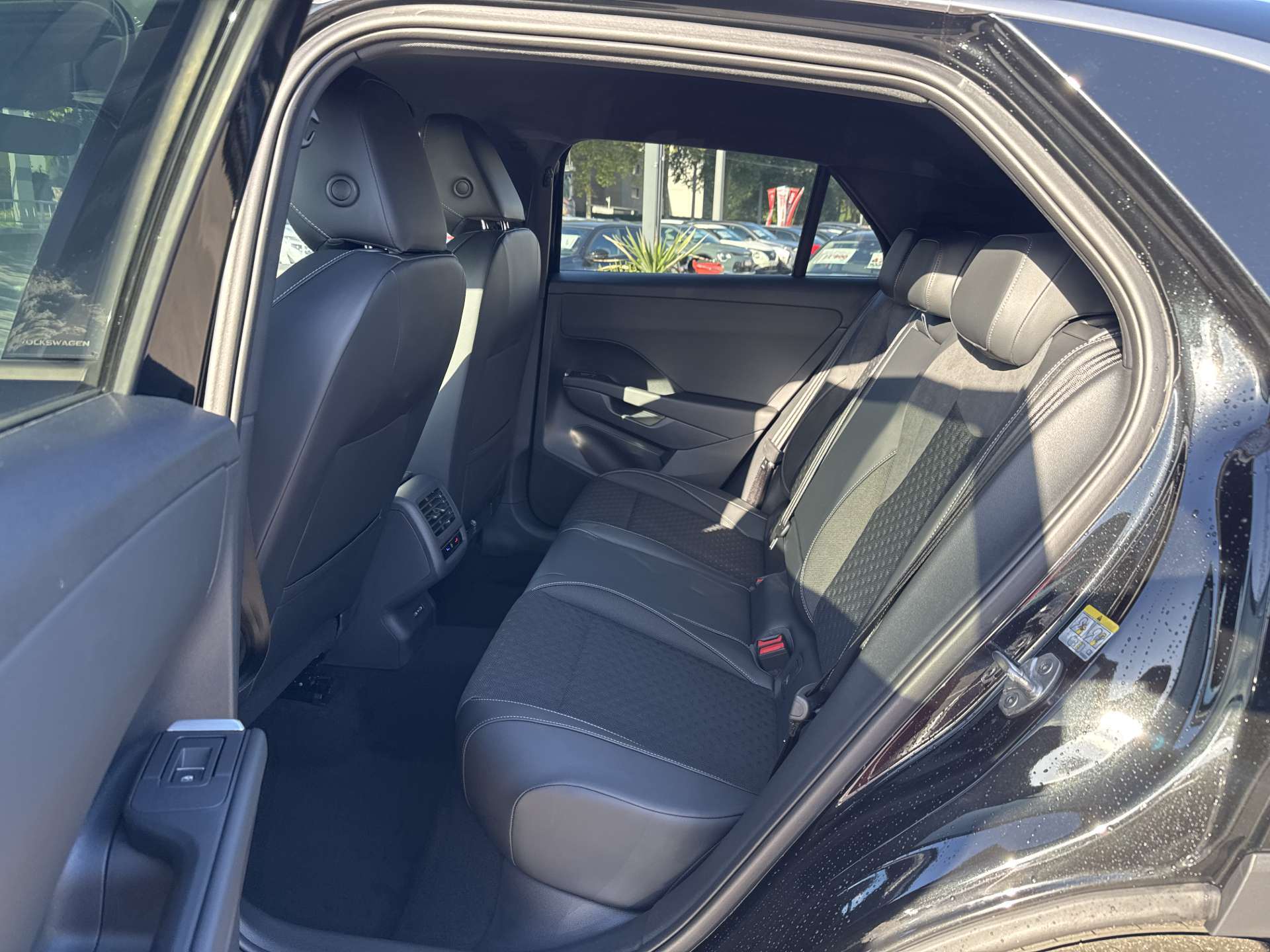VW T-Roc 1.5 eTSi mHEV R-Line DSG-Automat-image-6