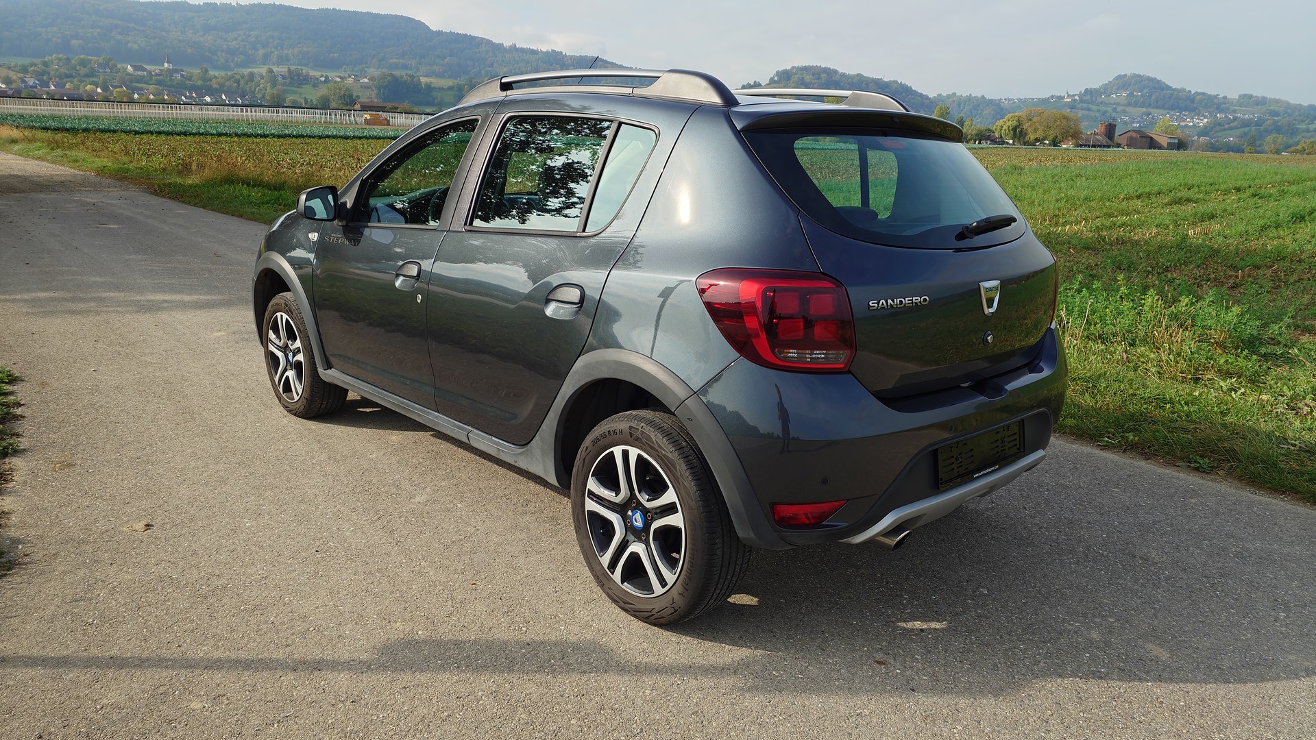 DACIA Sandero Tce 100 Celebration-showroom-element-2