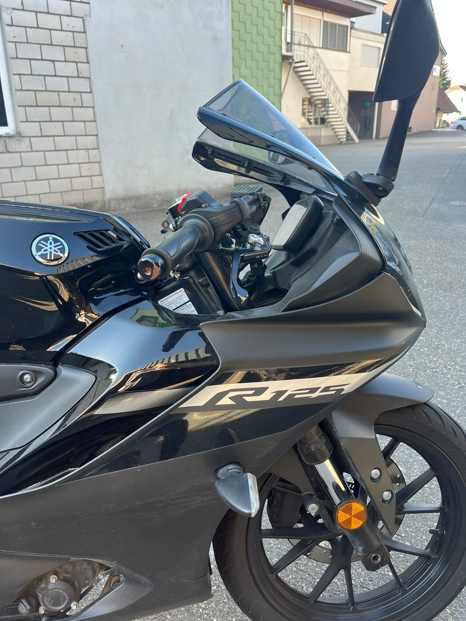 YAMAHA YZF-R 125 ABS-image-2