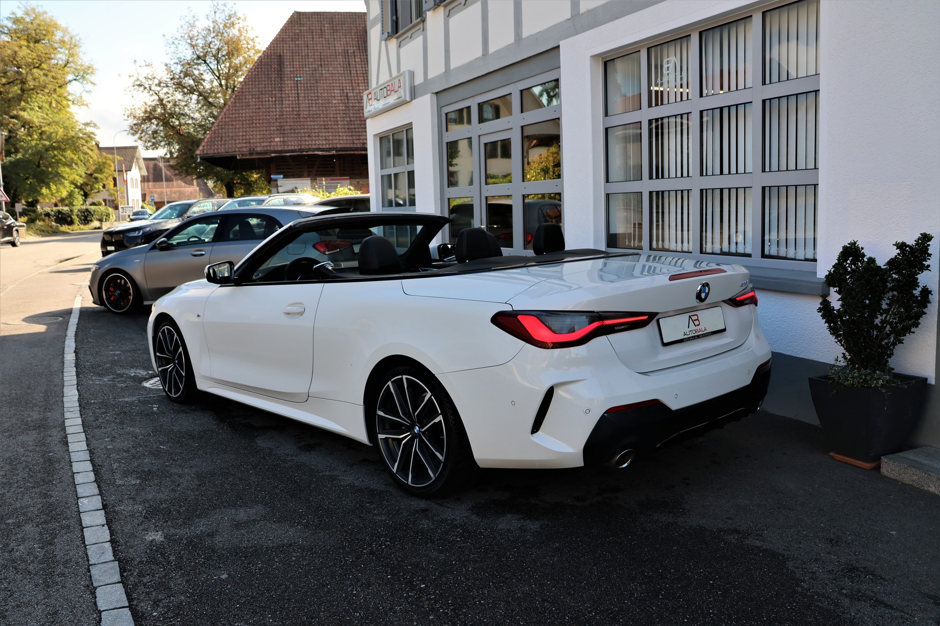 BMW 420i Cabriolet M Sport Steptronic-image-12