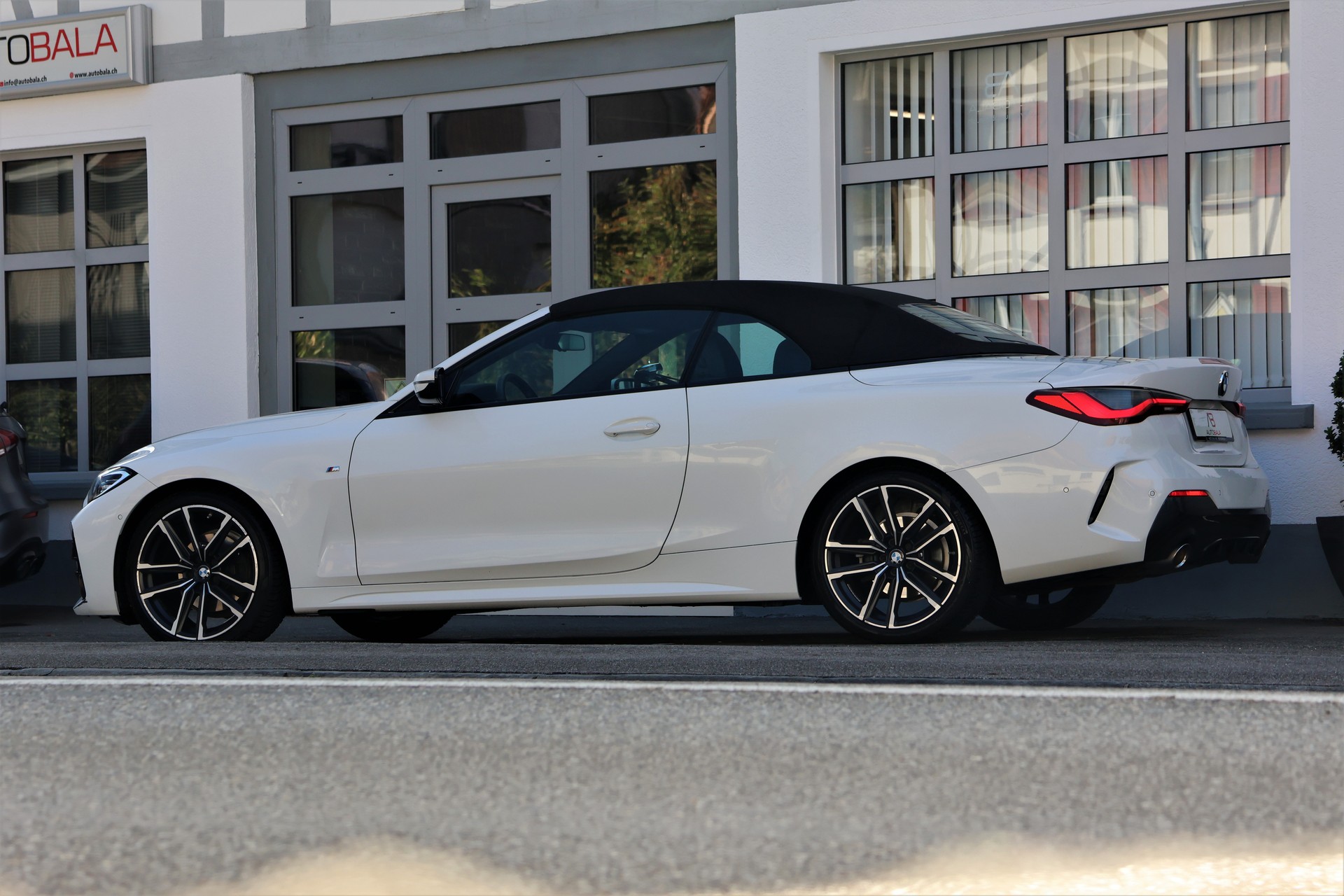 BMW 420i Cabriolet M Sport Steptronic-image-4
