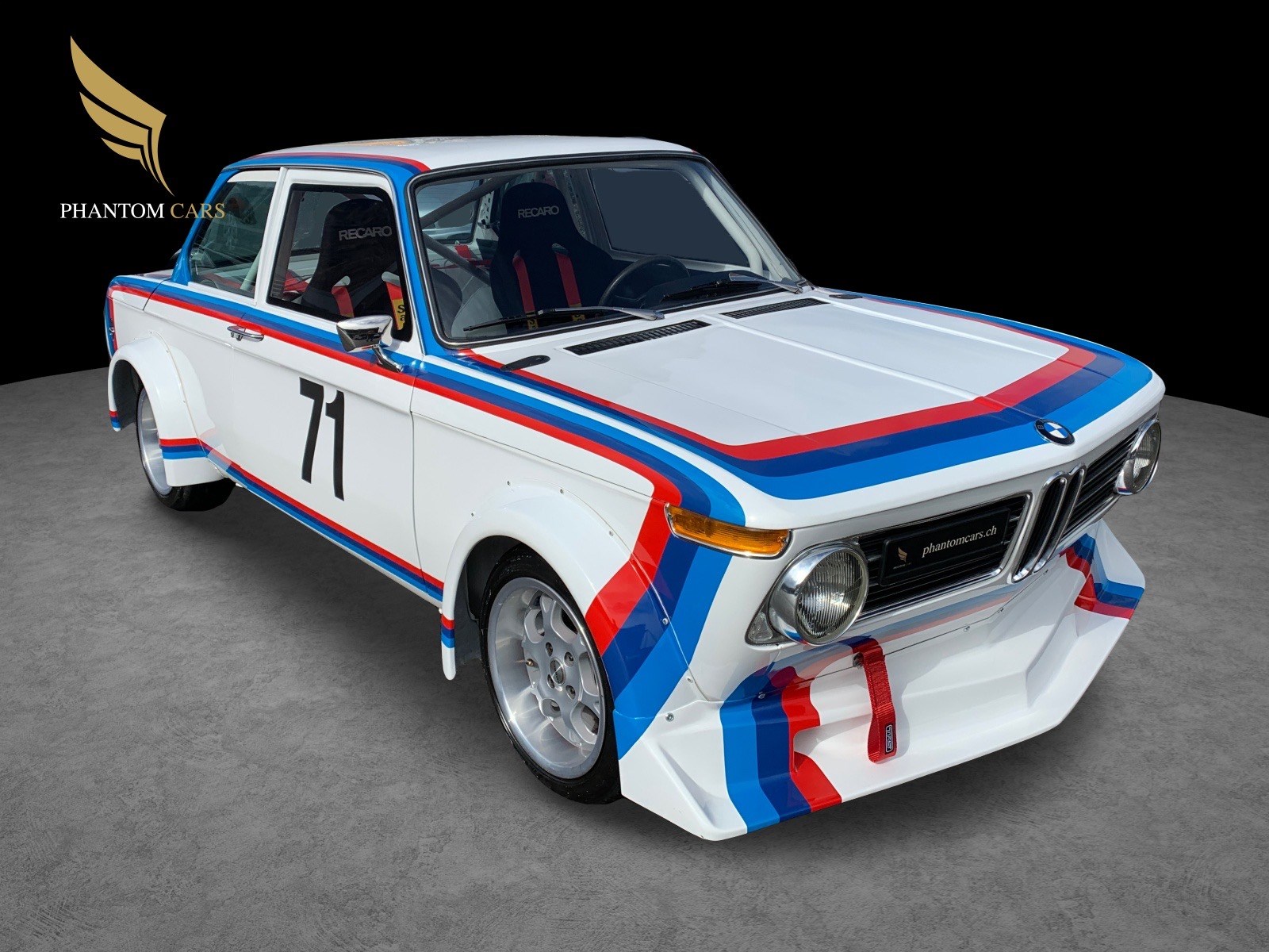 BMW 2002 ti-showroom-element-1