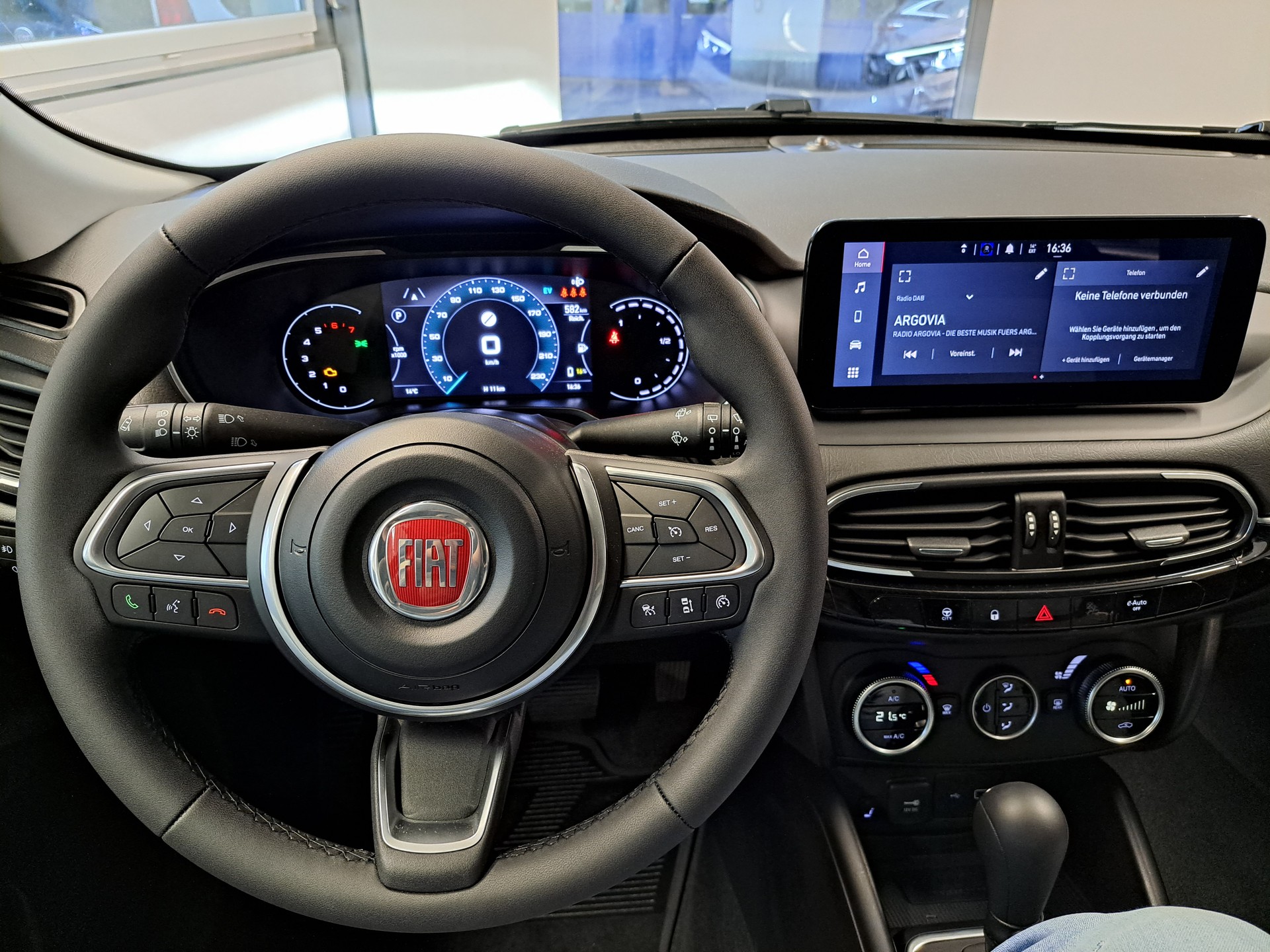 FIAT Tipo Hybrid 1.5 Cross-image-11