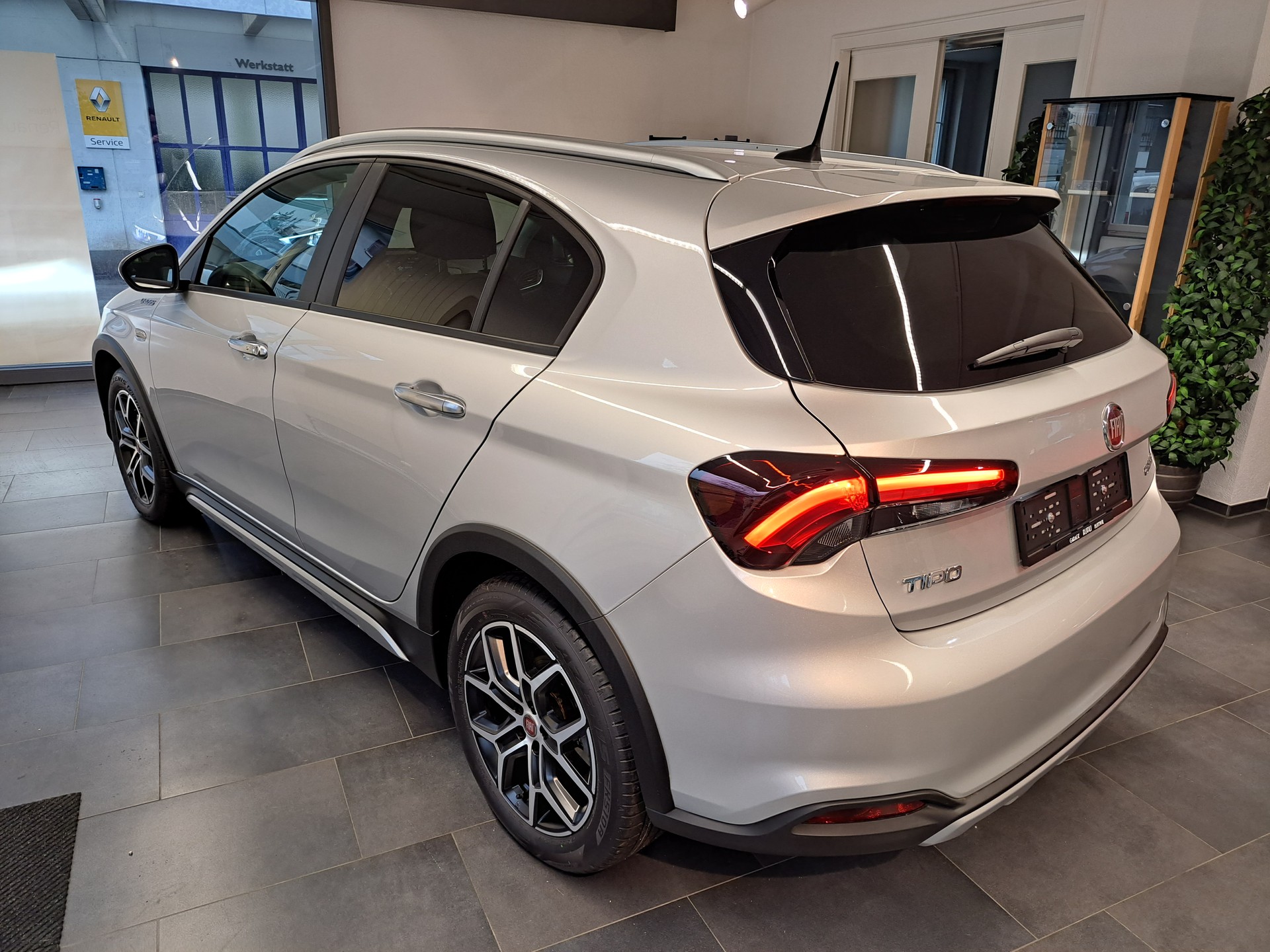 FIAT Tipo Hybrid 1.5 Cross-image-4