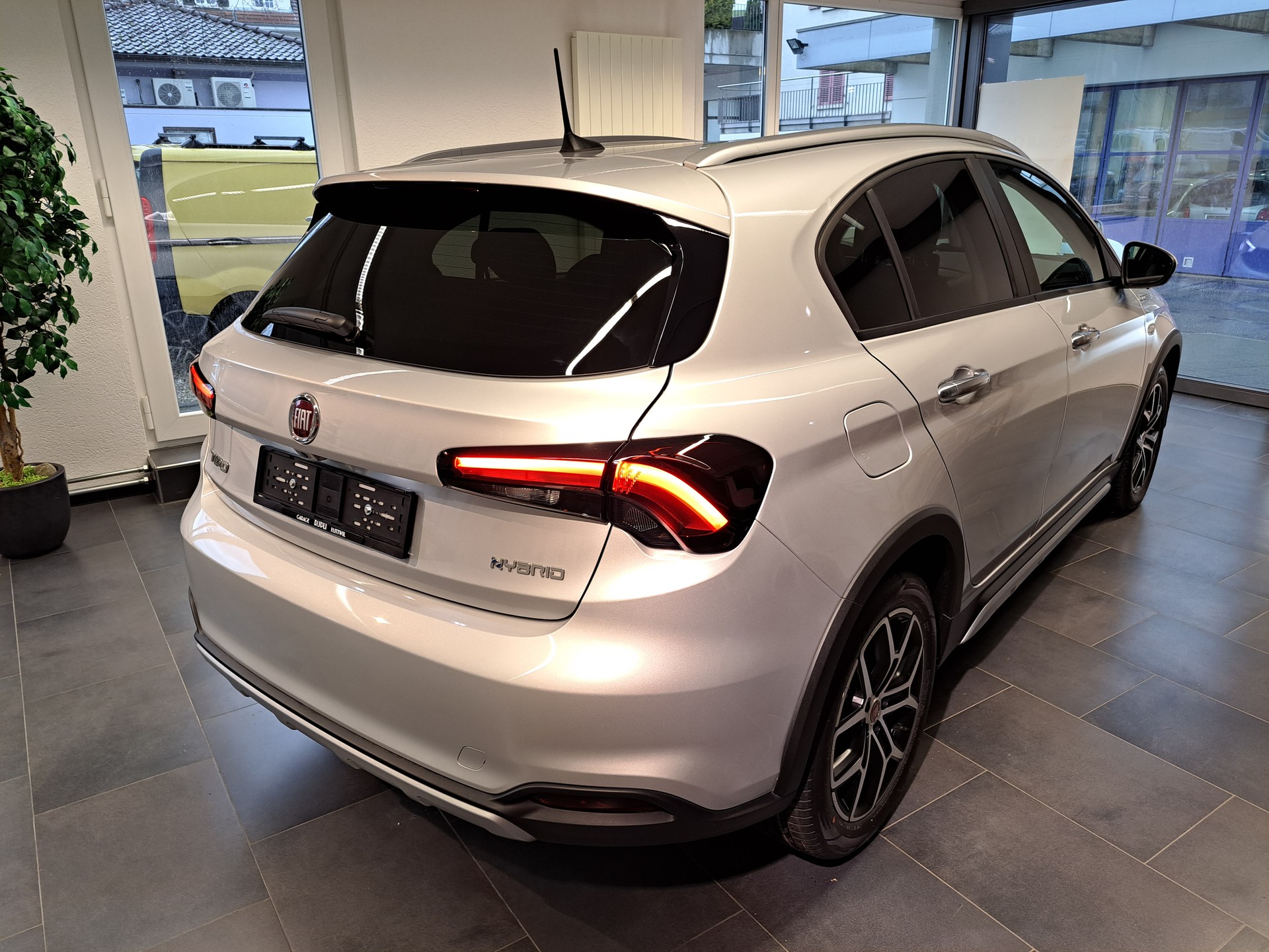 FIAT Tipo Hybrid 1.5 Cross-showroom-element-3