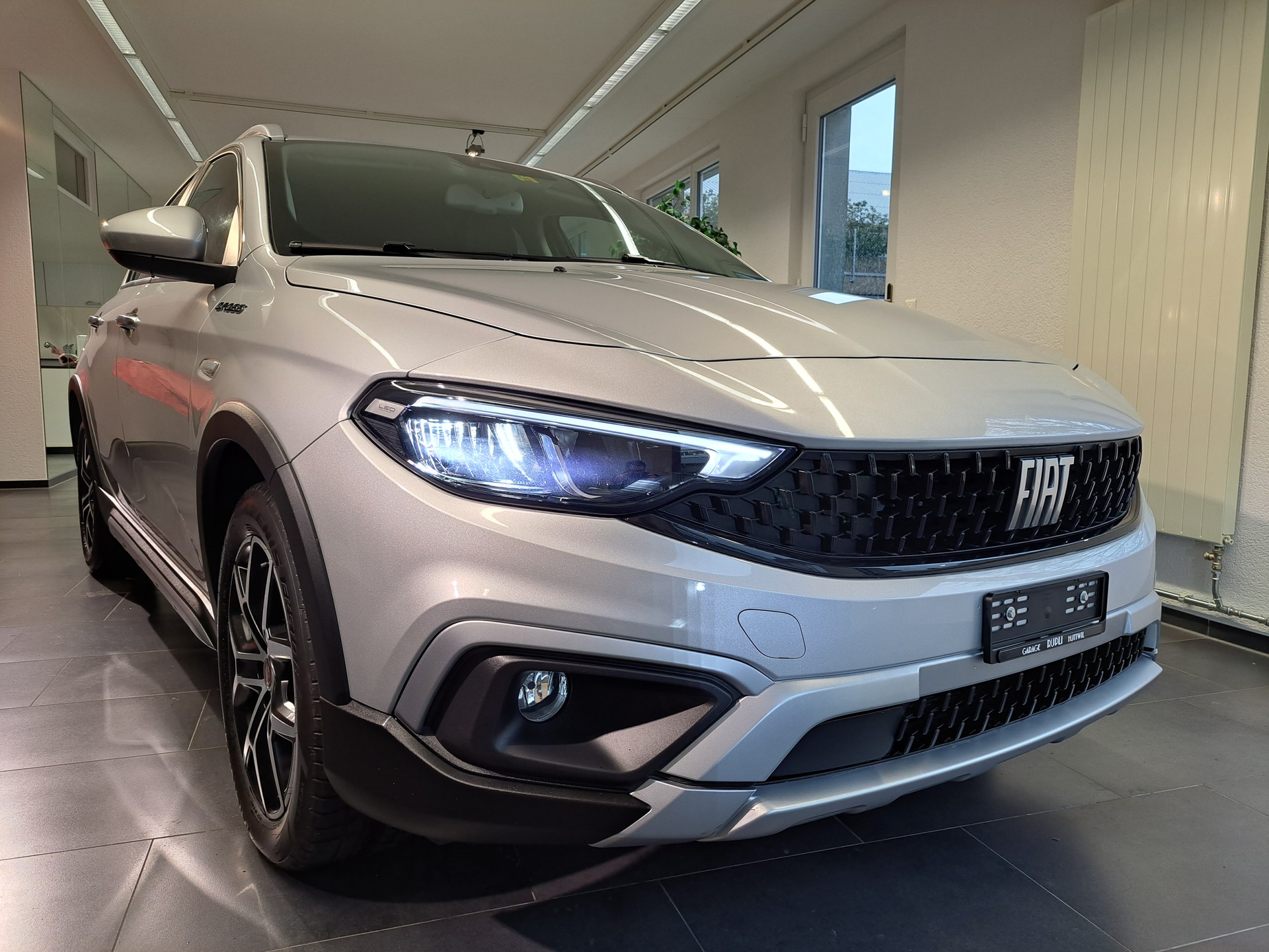 FIAT Tipo Hybrid 1.5 Cross-showroom-element-1