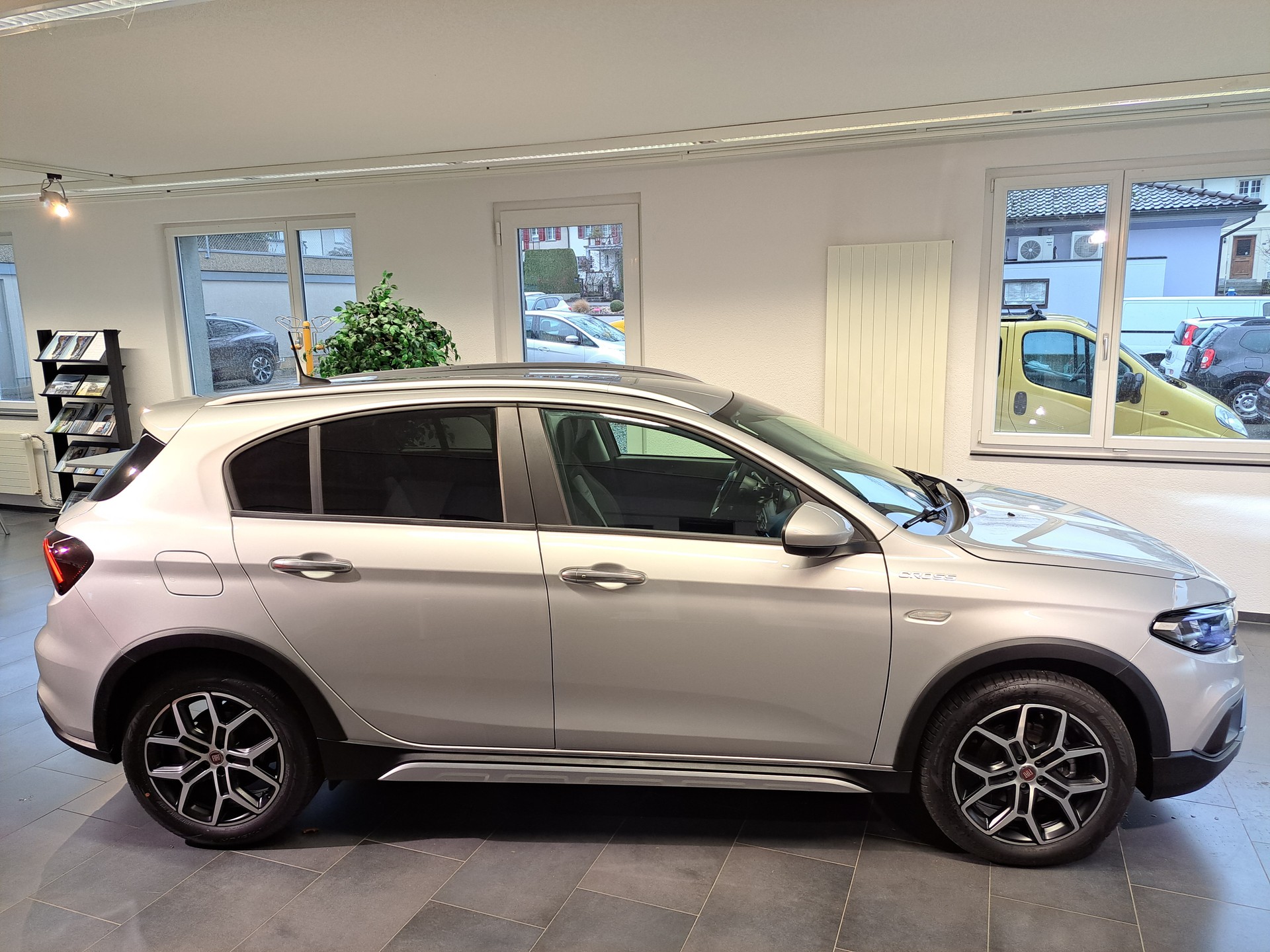 FIAT Tipo Hybrid 1.5 Cross-showroom-element-2