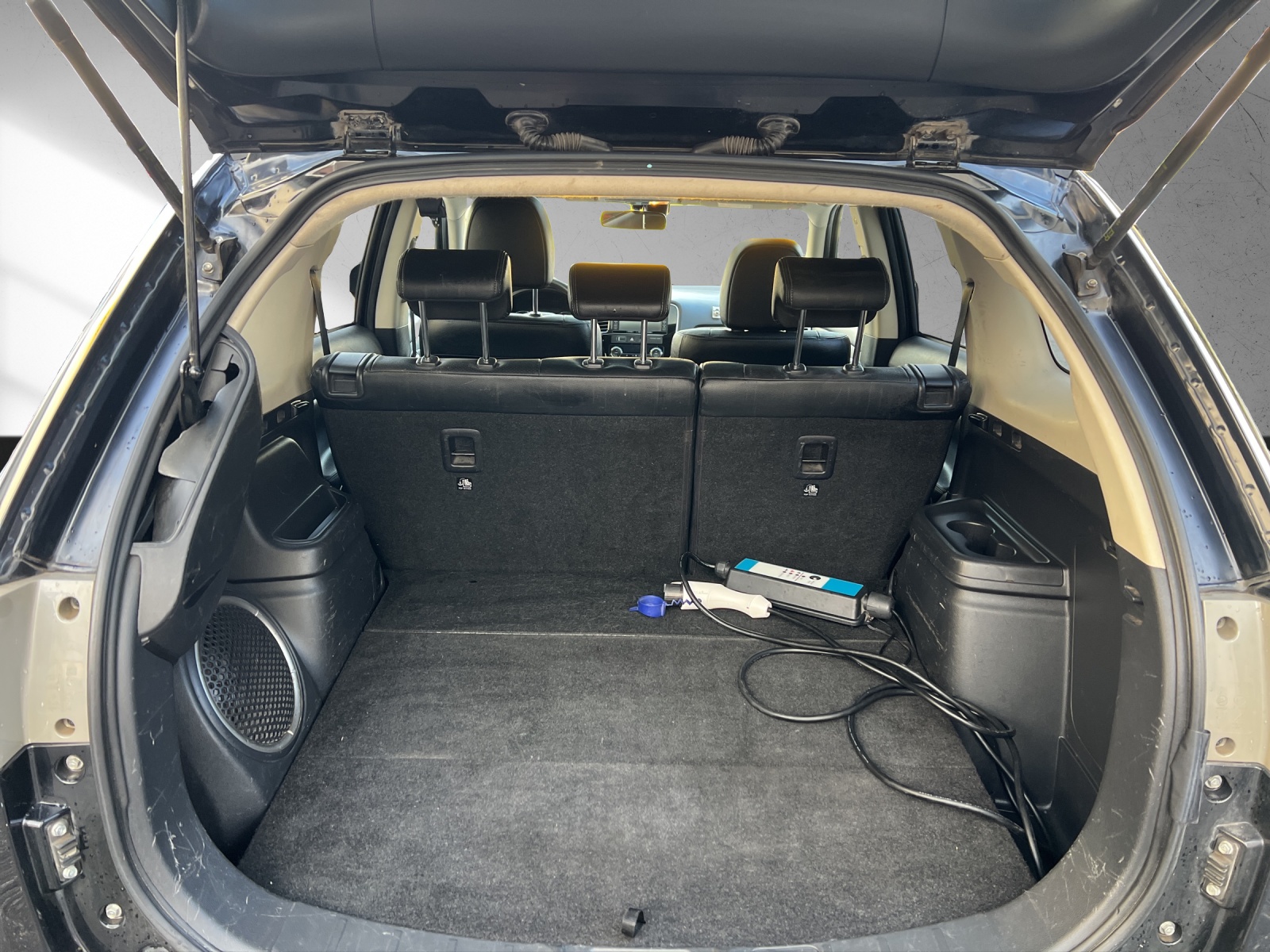 MITSUBISHI Outlander 2.0 PHEV Navigator eAssist-image-6