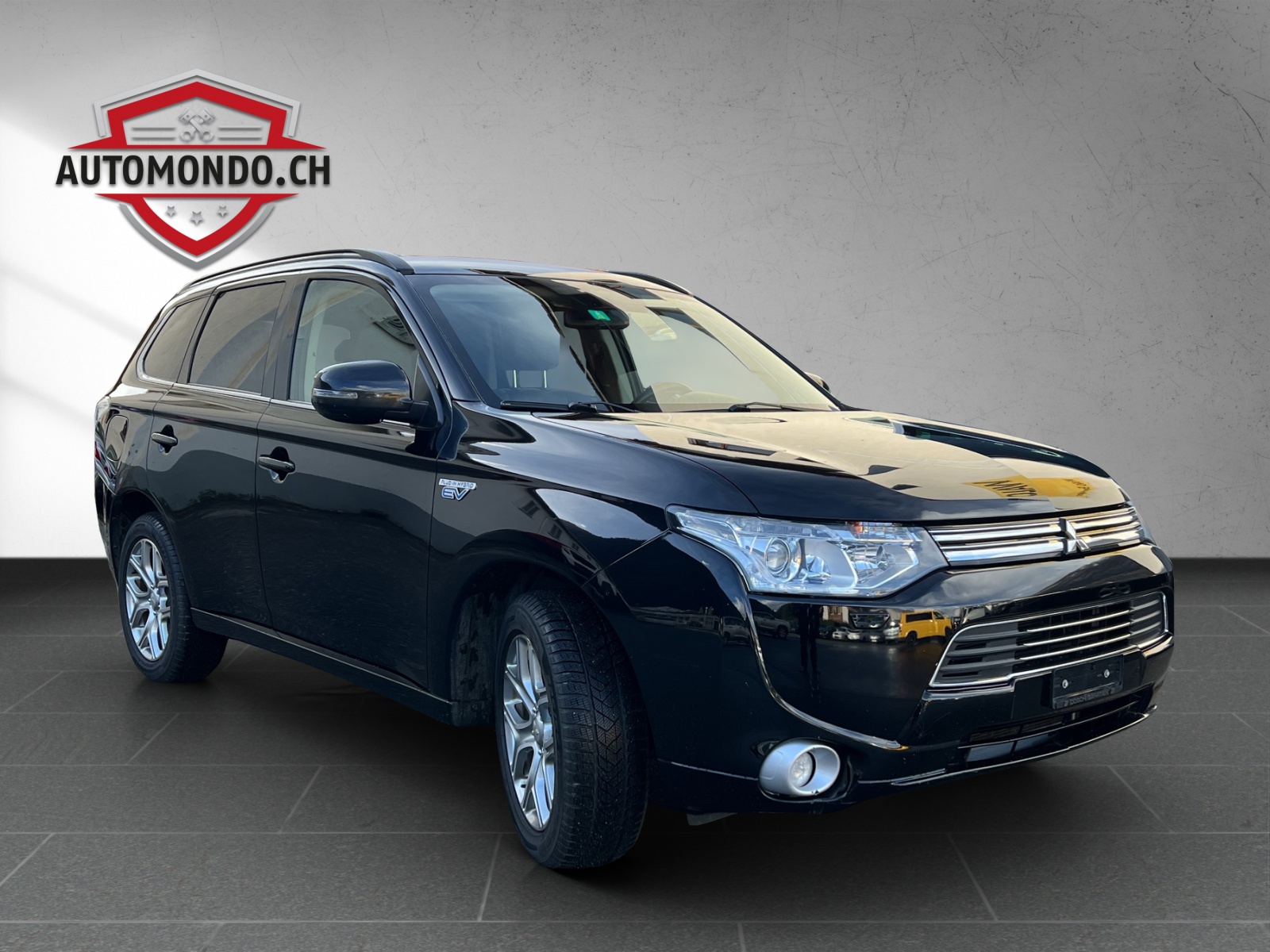 MITSUBISHI Outlander 2.0 PHEV Navigator eAssist-image-1