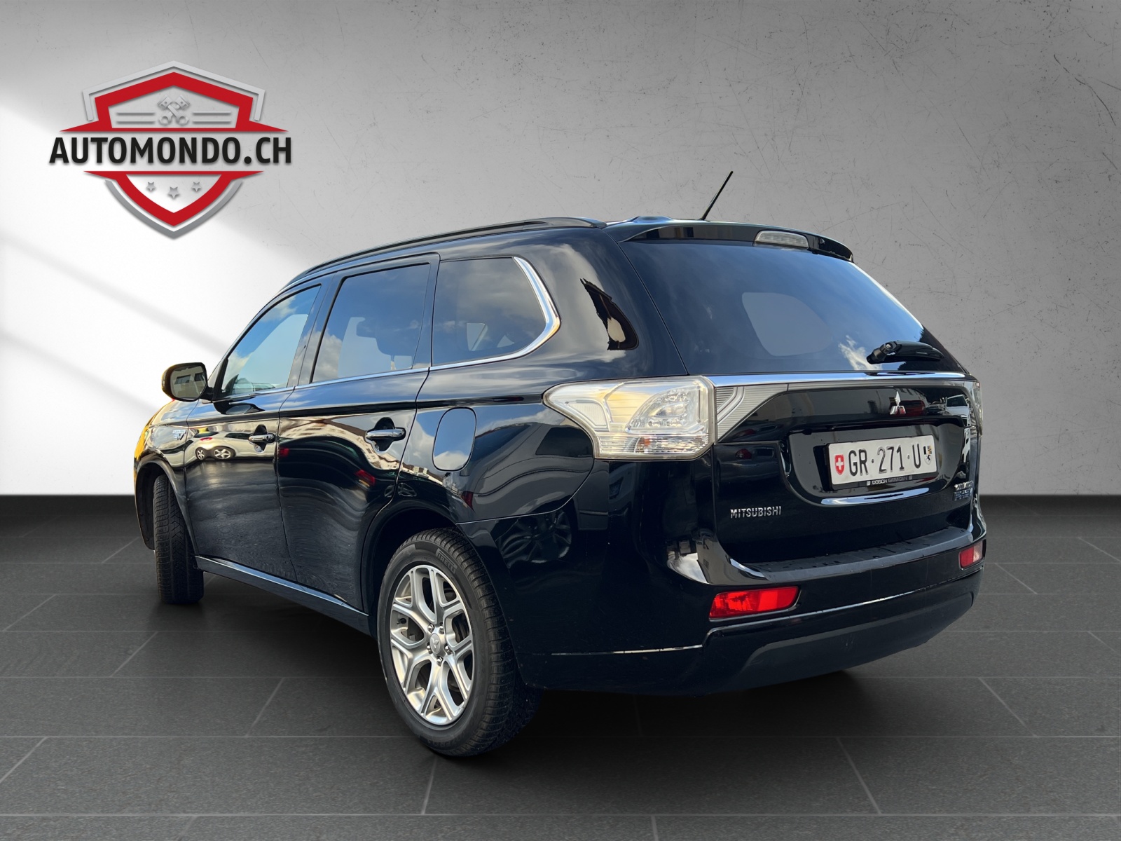 MITSUBISHI Outlander 2.0 PHEV Navigator eAssist-image-3