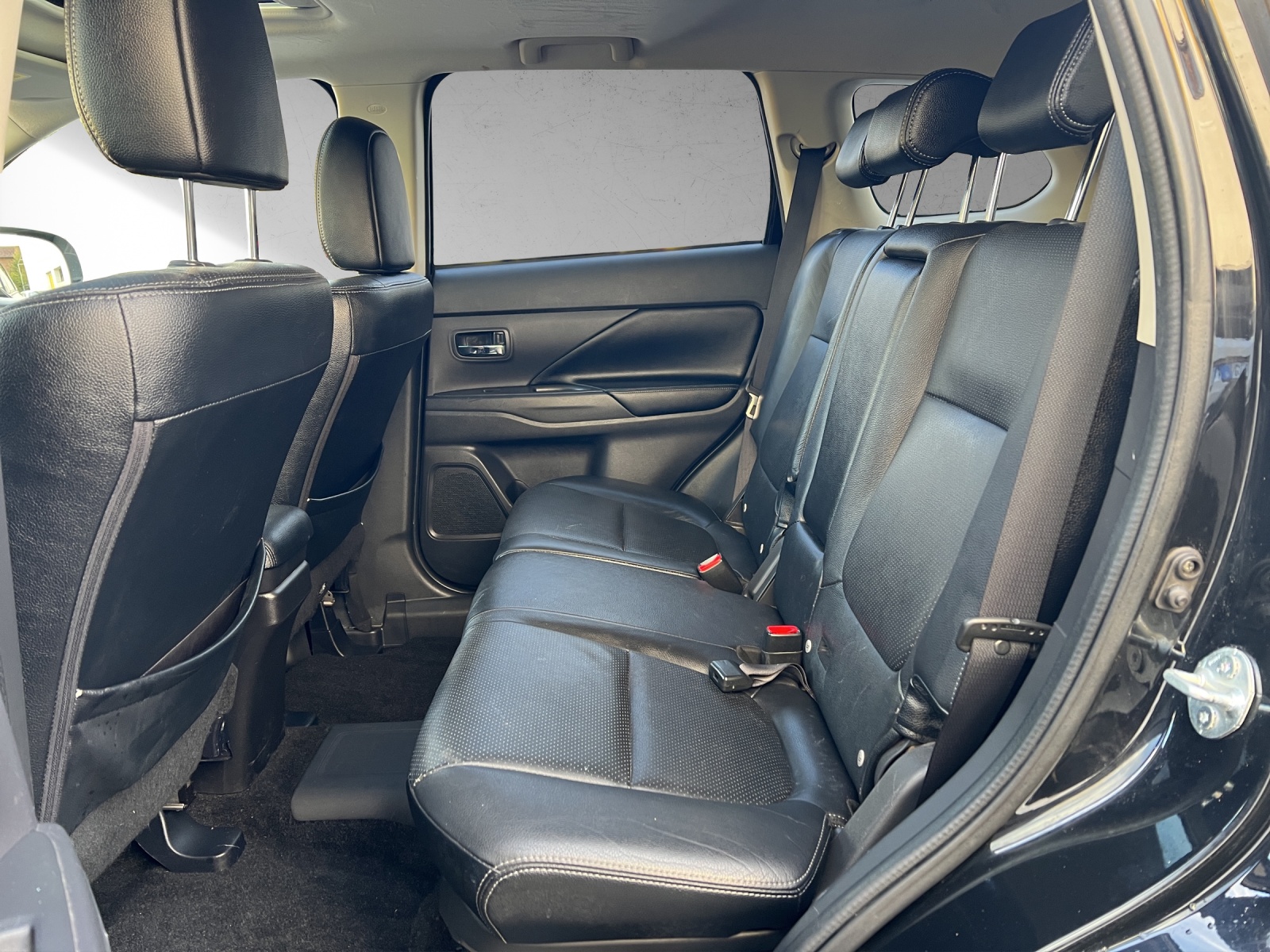 MITSUBISHI Outlander 2.0 PHEV Navigator eAssist-image-12