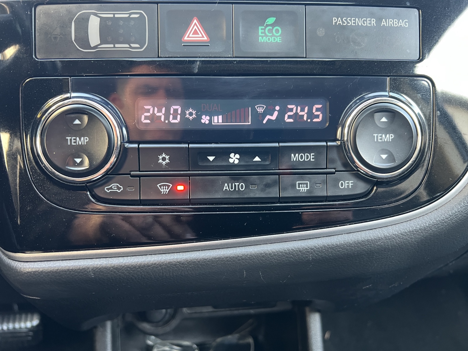 MITSUBISHI Outlander 2.0 PHEV Navigator eAssist-image-10