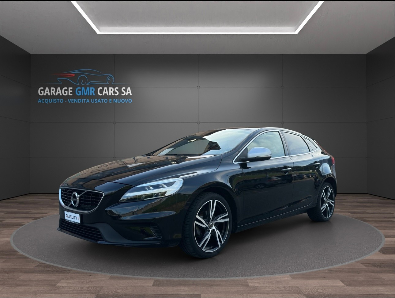 VOLVO V40 D2 Momentum R-Design