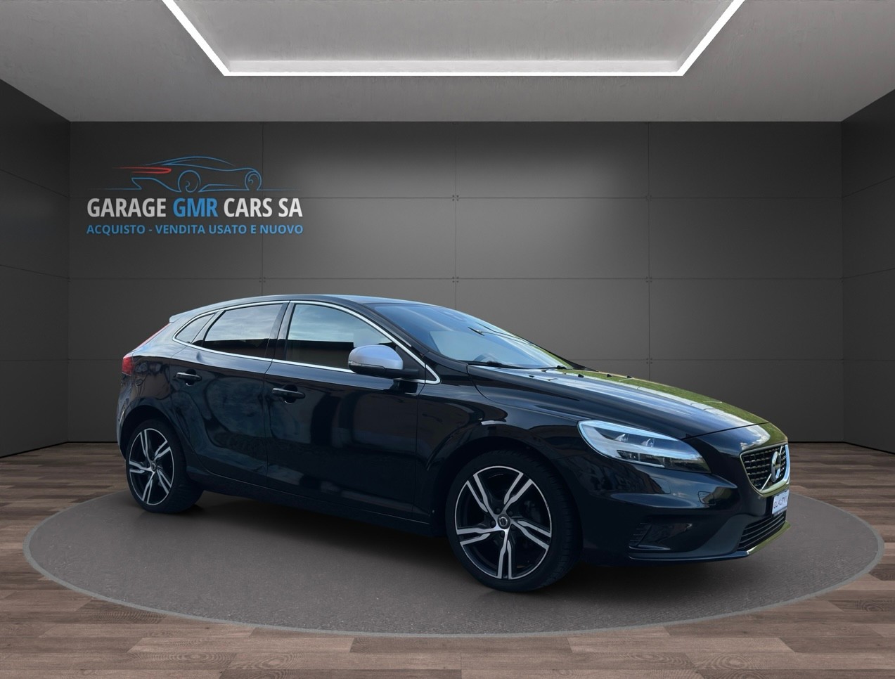 VOLVO V40 D2 Momentum R-Design-image-1