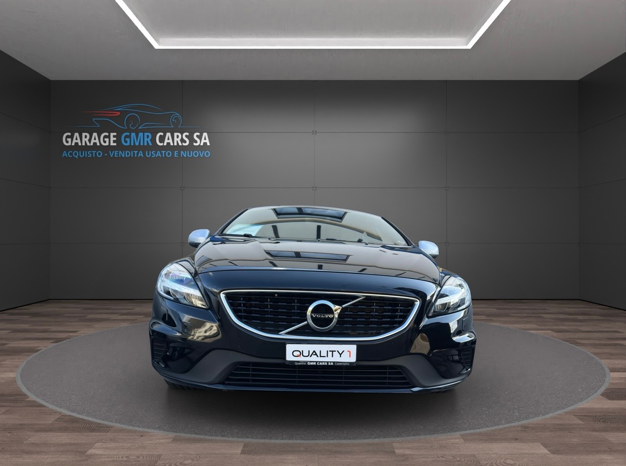 VOLVO V40 D2 Momentum R-Design-image-4