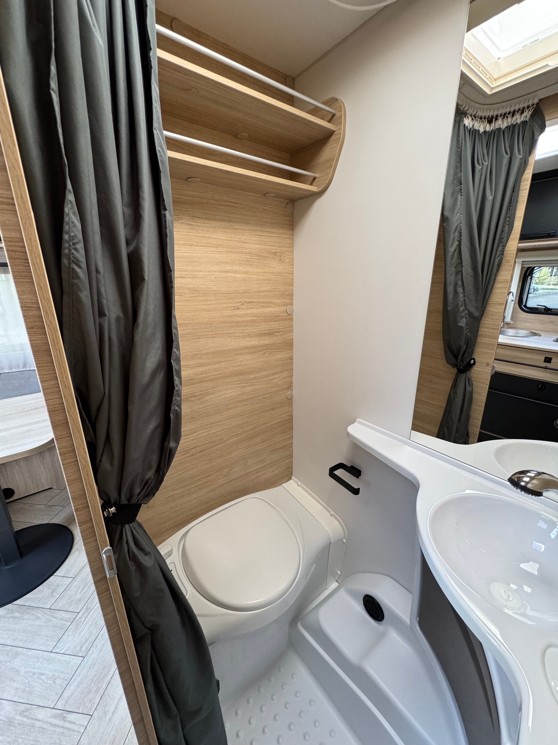 CARAVELAIR Sport Line 480-image-17