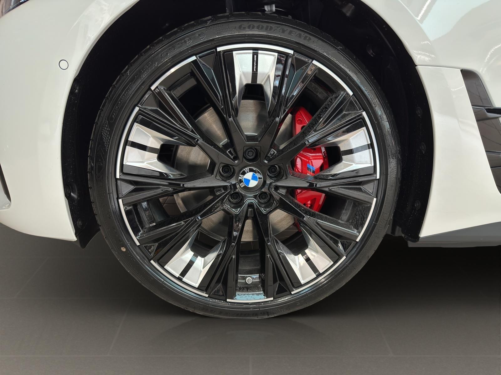BMW i4 eDrive 40 M Sport Pro-image-7
