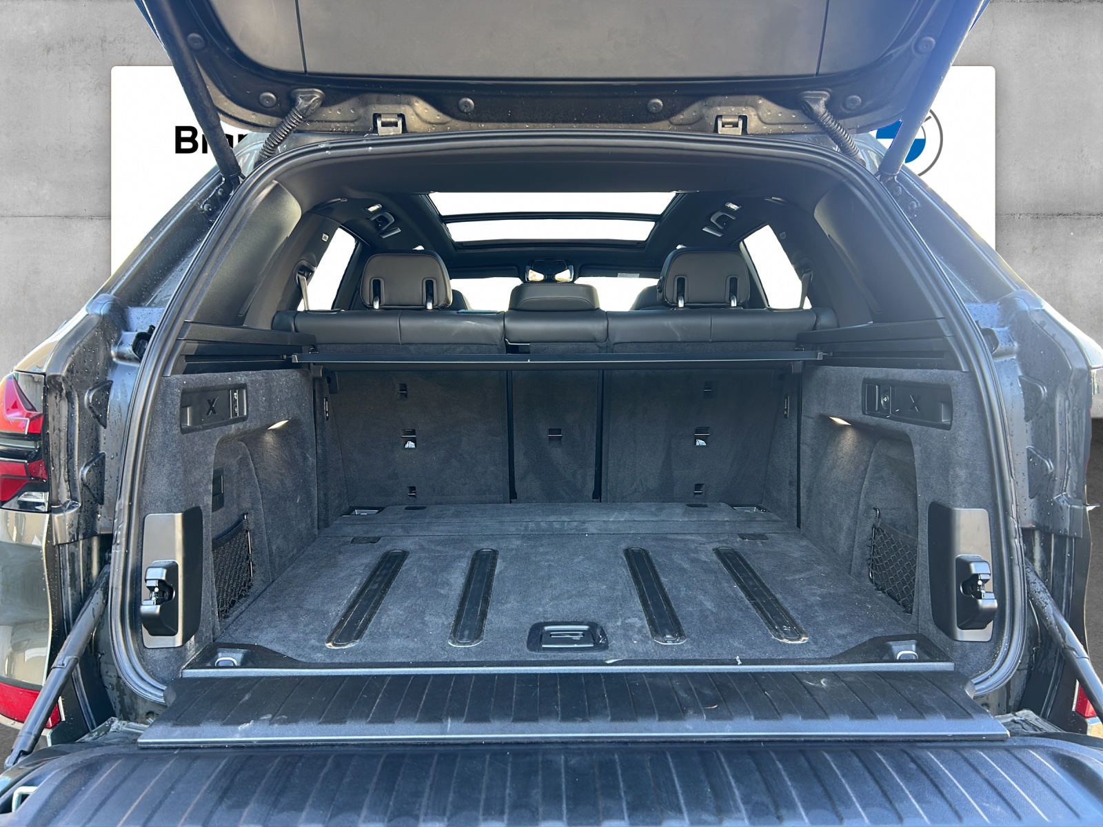 BMW X5 M60i xDrive-image-12