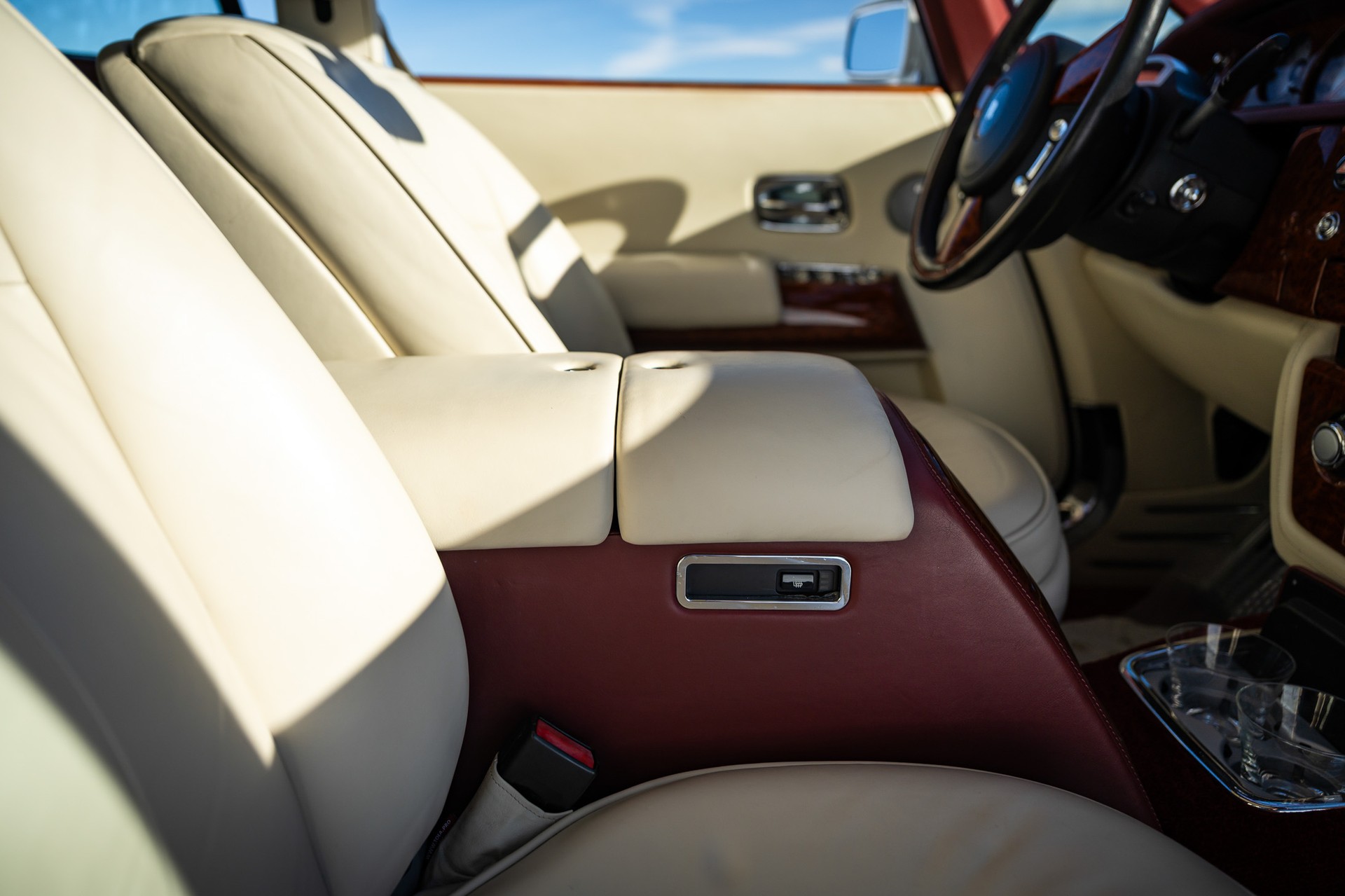 ROLLS-ROYCE Phantom Drophead-image-10