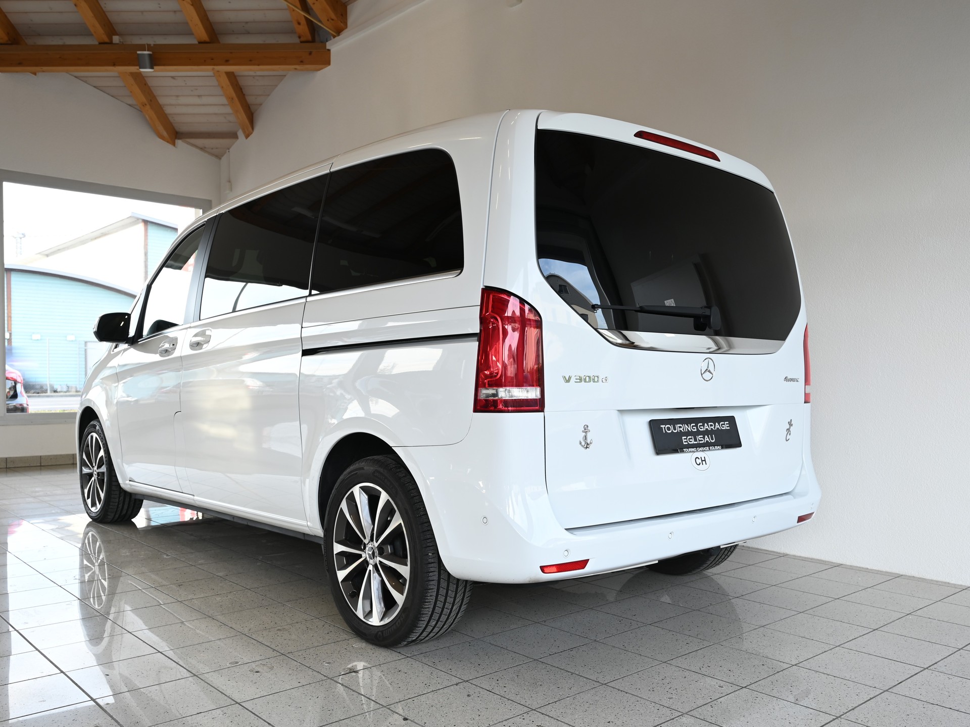 MERCEDES-BENZ V 300 d Avantgarde kurz 4matic Van-image-5