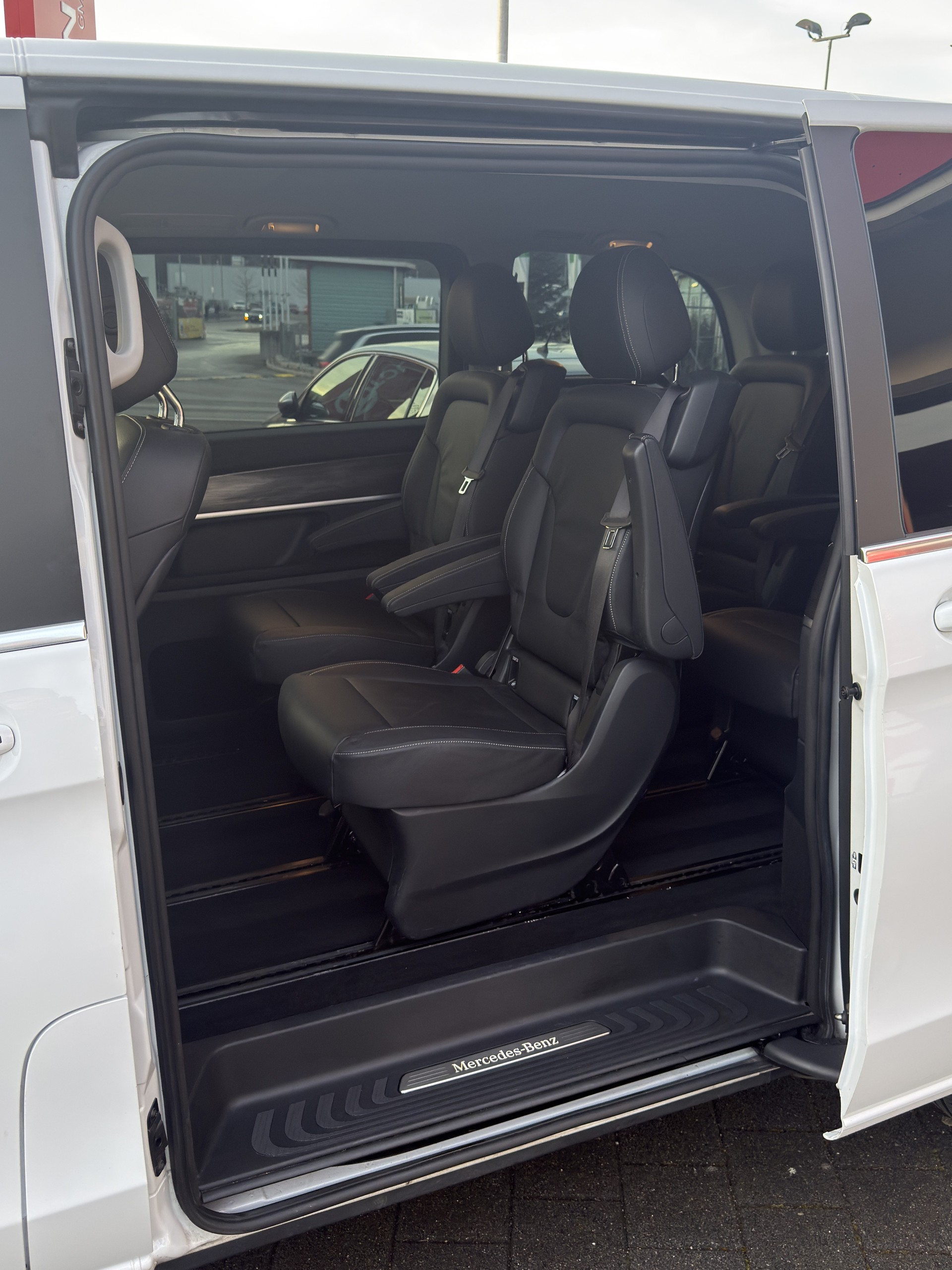 MERCEDES-BENZ V 300 d Avantgarde kurz 4matic Van-image-12