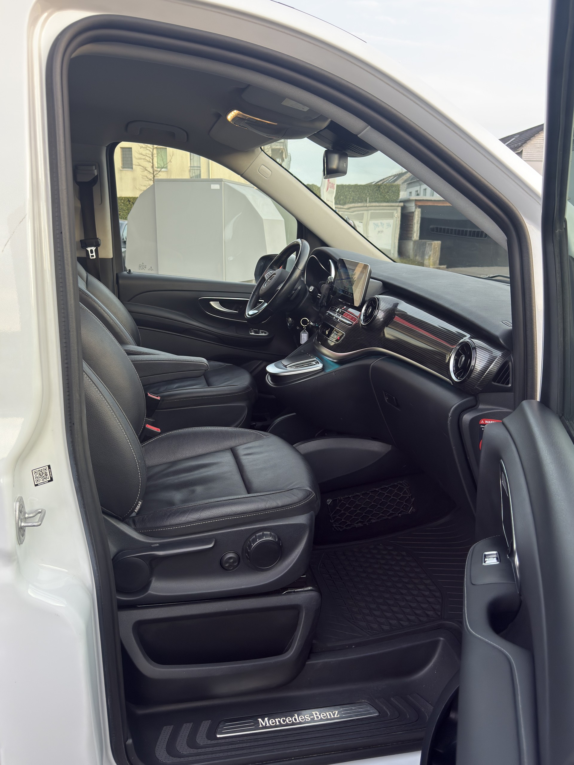 MERCEDES-BENZ V 300 d Avantgarde kurz 4matic Van-image-11