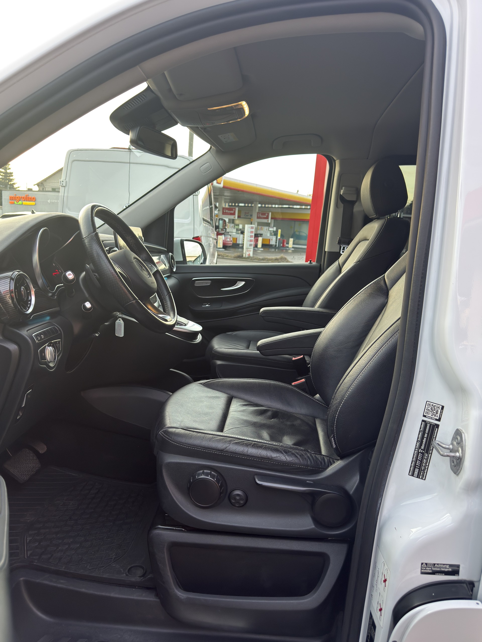 MERCEDES-BENZ V 300 d Avantgarde kurz 4matic Van-image-9
